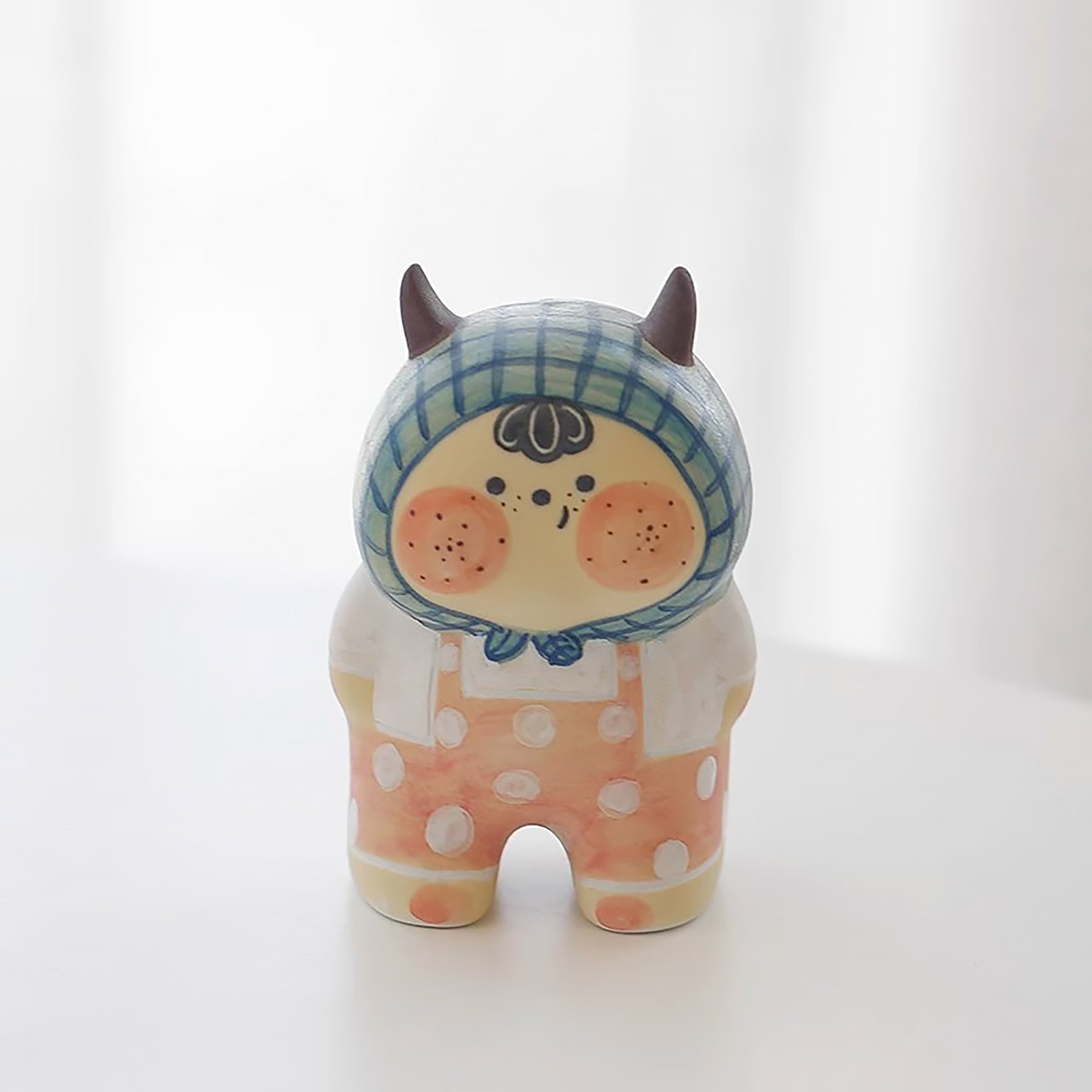 Figurine poupée artisanale en céramique faite à la main