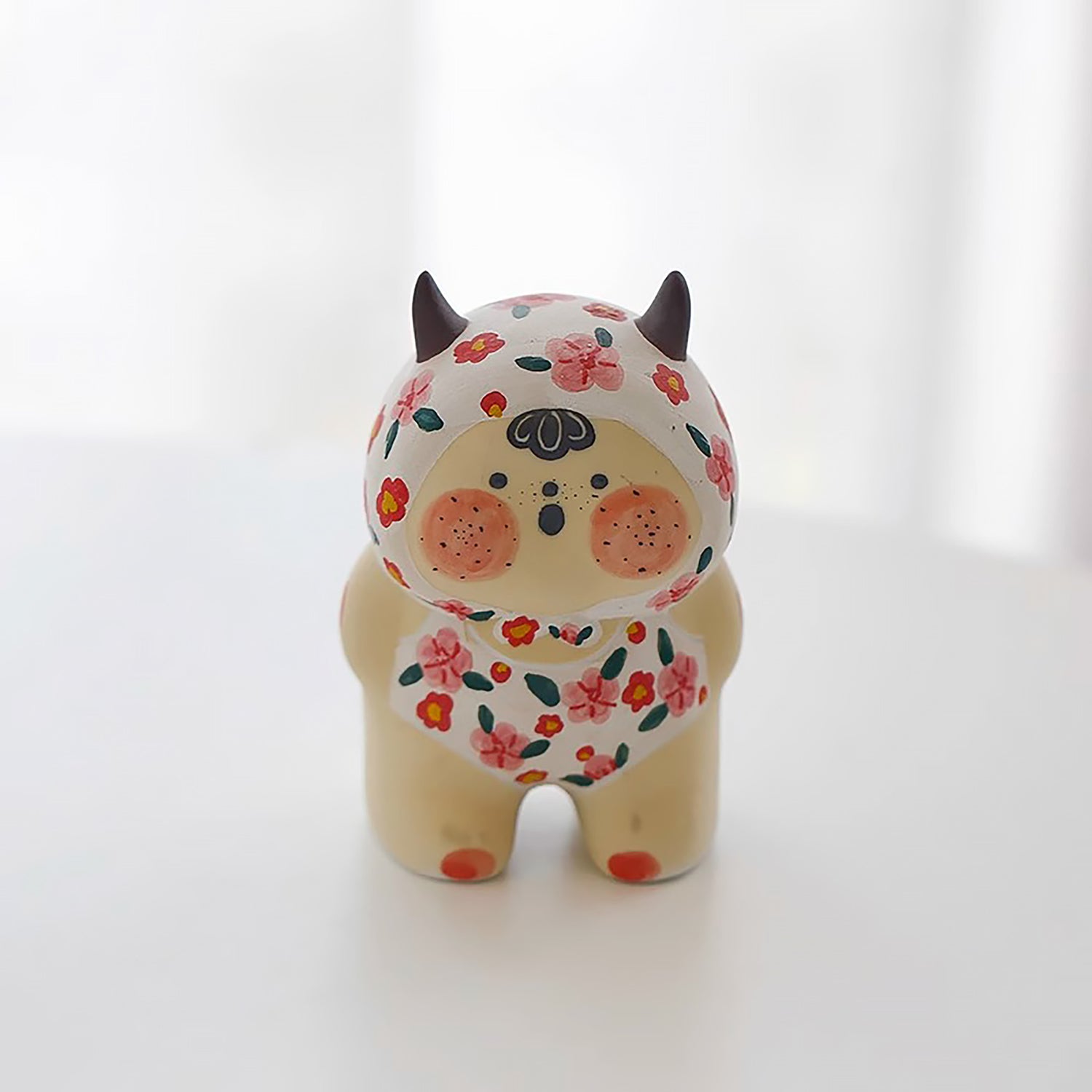 Figurine poupée artisanale en céramique faite à la main