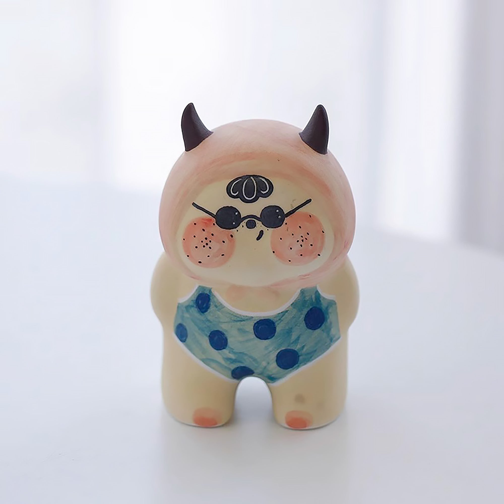 Figurine poupée artisanale en céramique faite à la main
