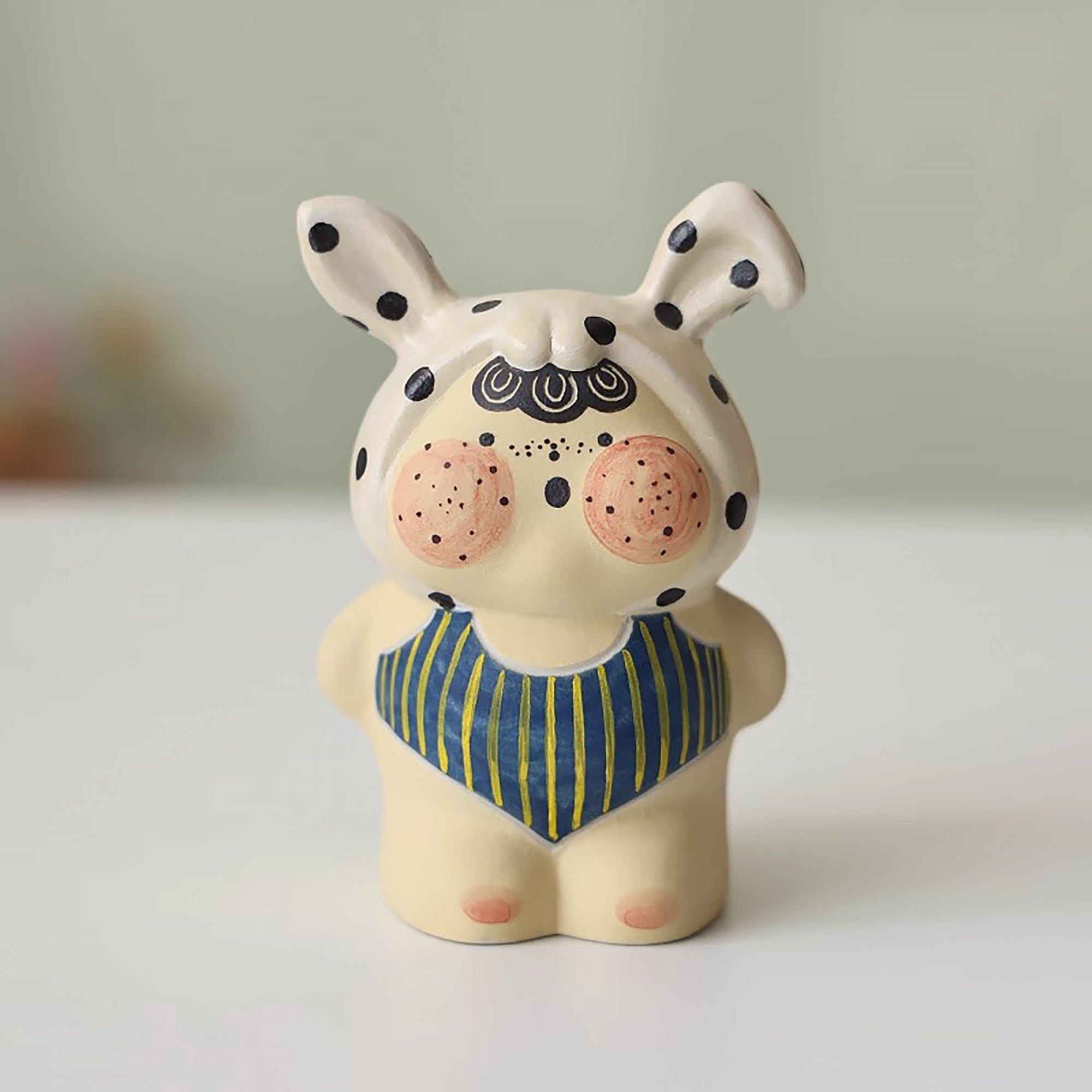 Figurine poupée artisanale en céramique faite à la main