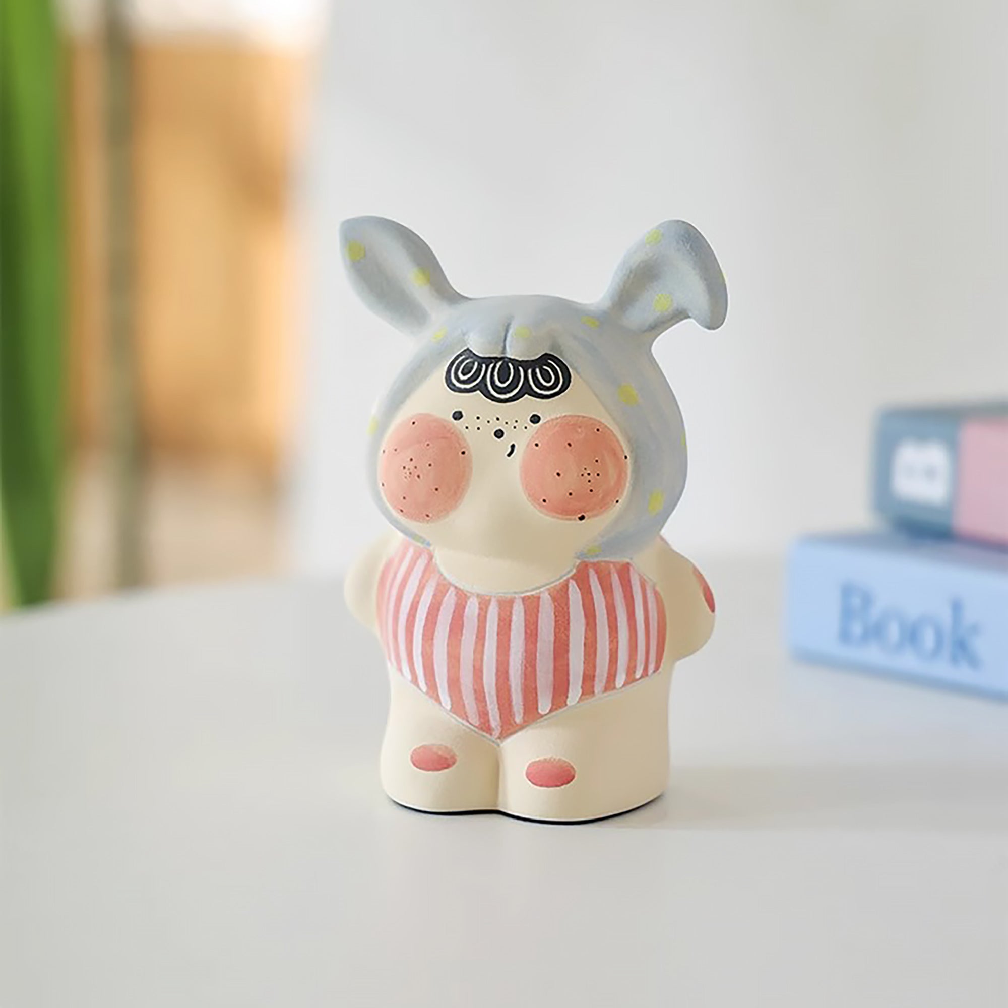 Figurine poupée artisanale en céramique faite à la main