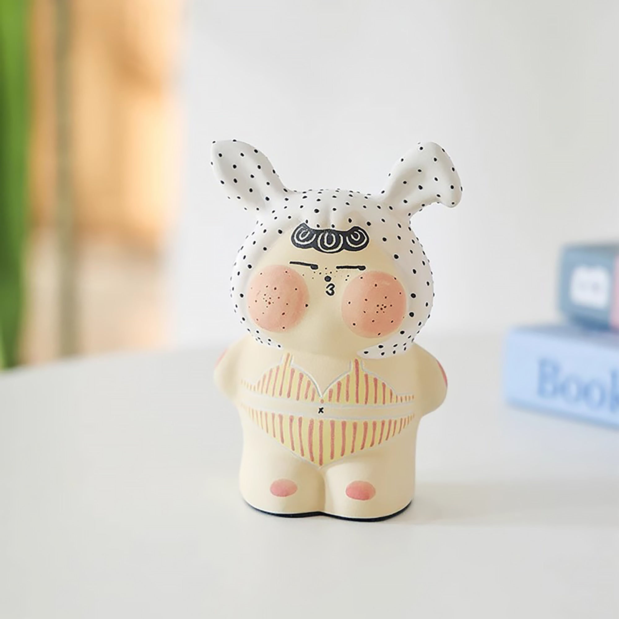 Figurine poupée artisanale en céramique faite à la main