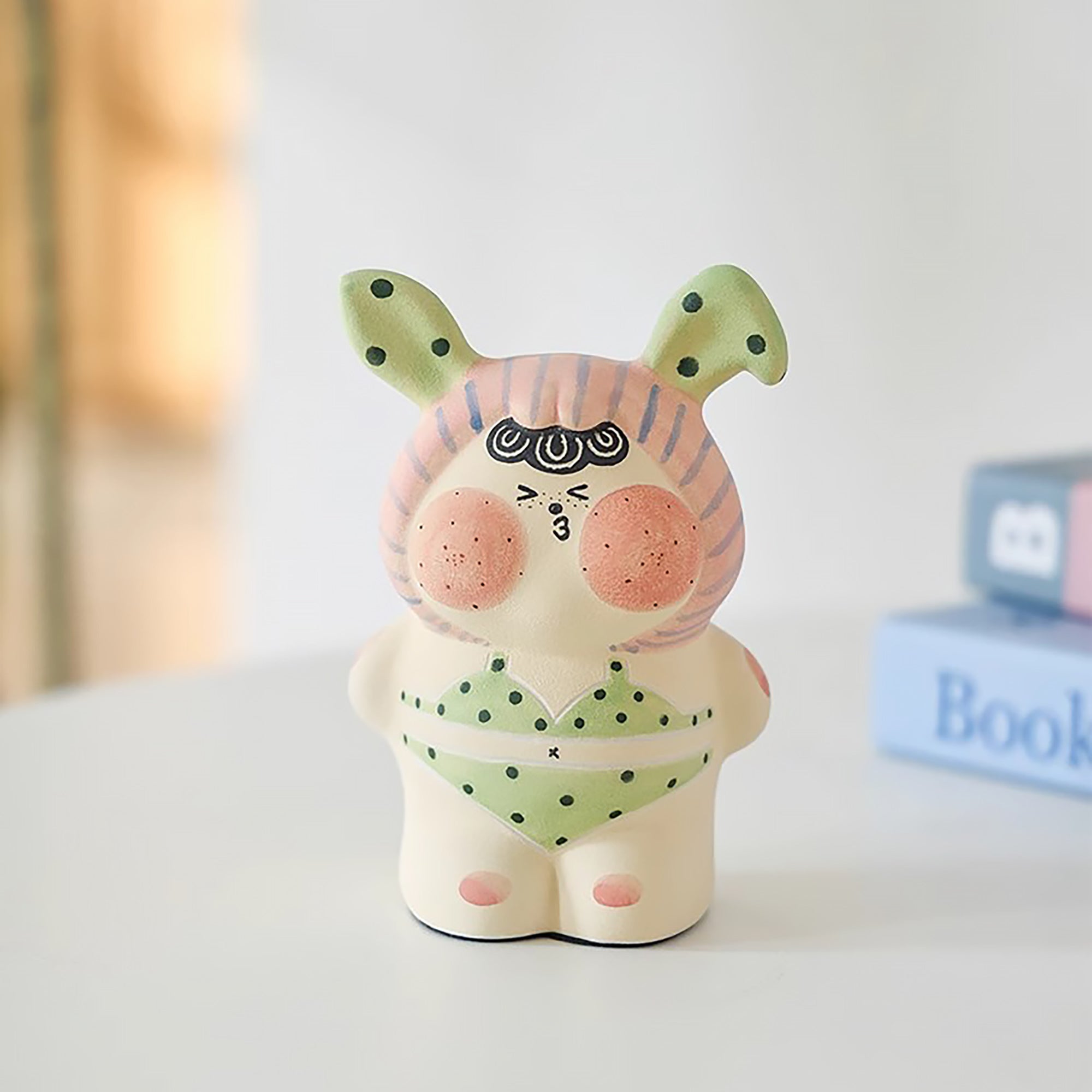 Figurine poupée artisanale en céramique faite à la main