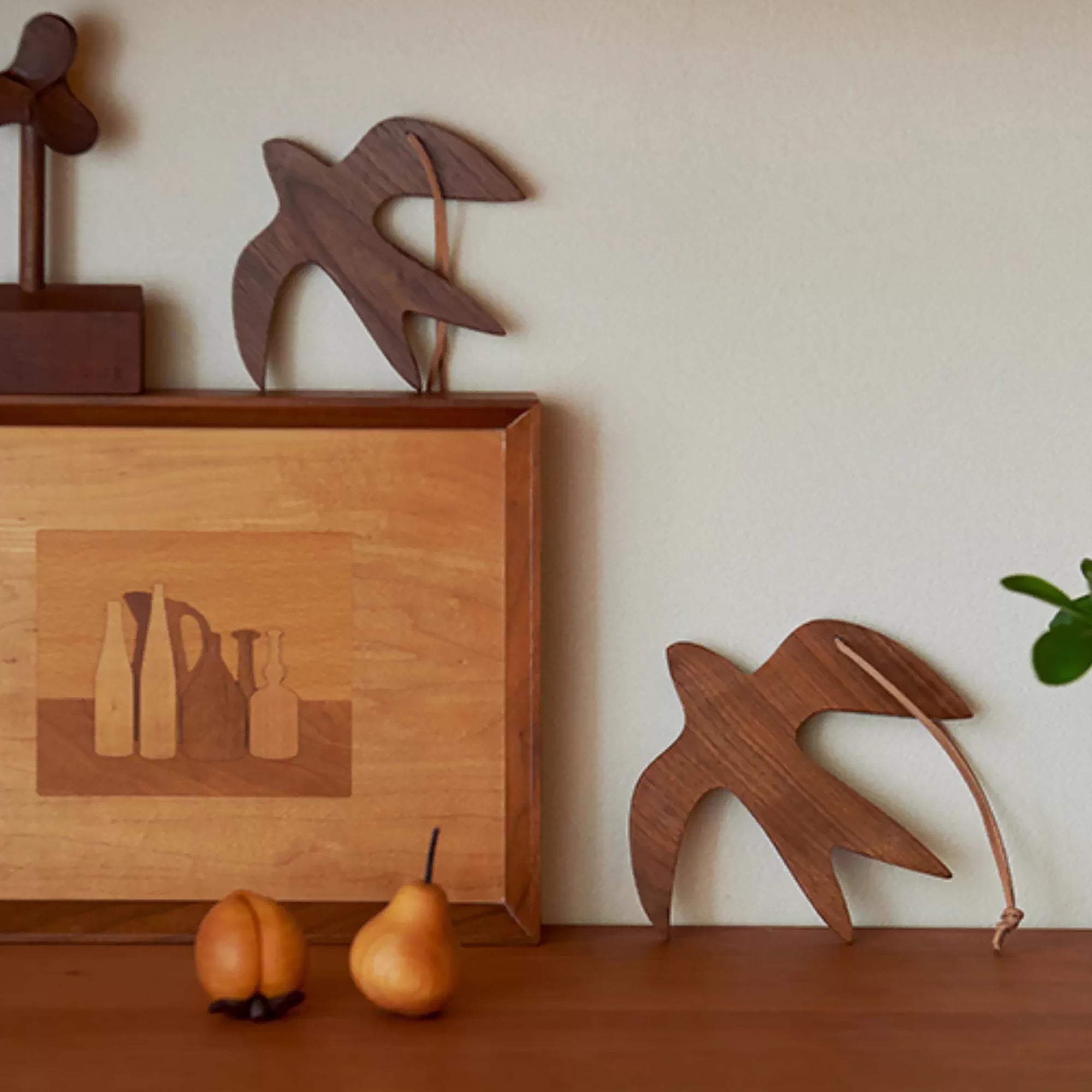 Sous-verre en bois de noyer forme hirondelle