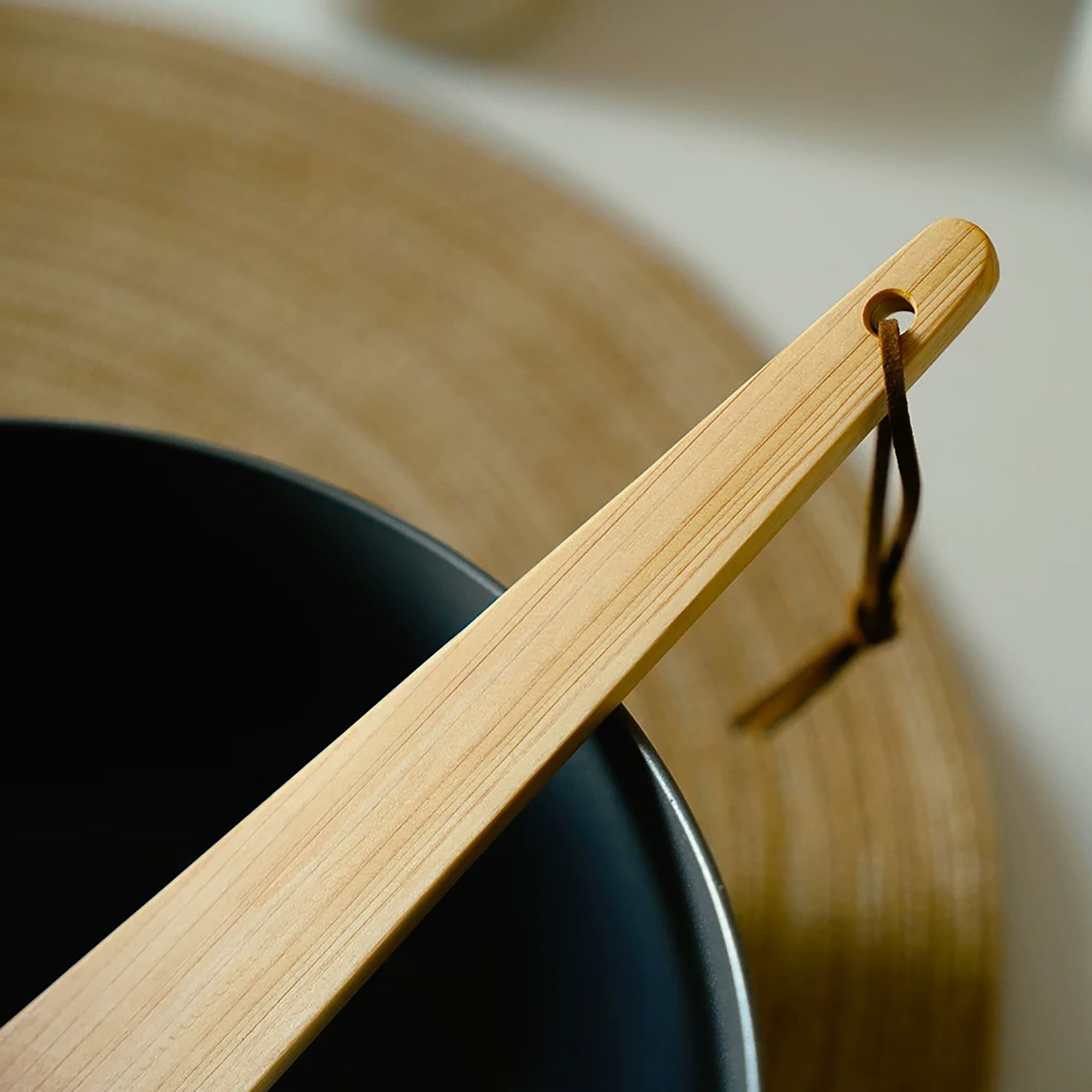 Spatule triangulaire en bois Hinoki massif