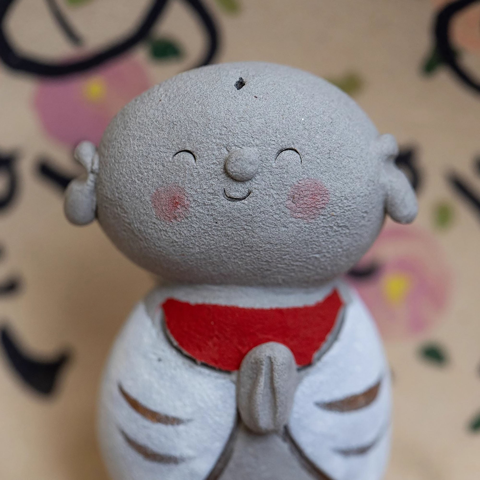 Objet décoratif Jizō en céramique Mino-yaki avec Maison de prière apaisante