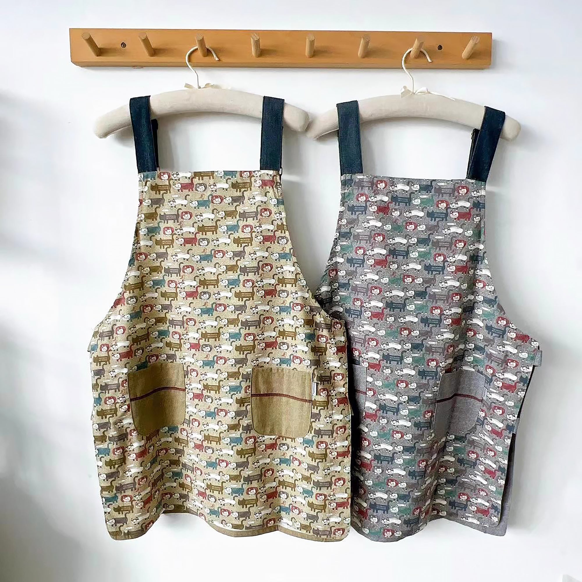 Tablier Kusuguru réversible avec motif chat