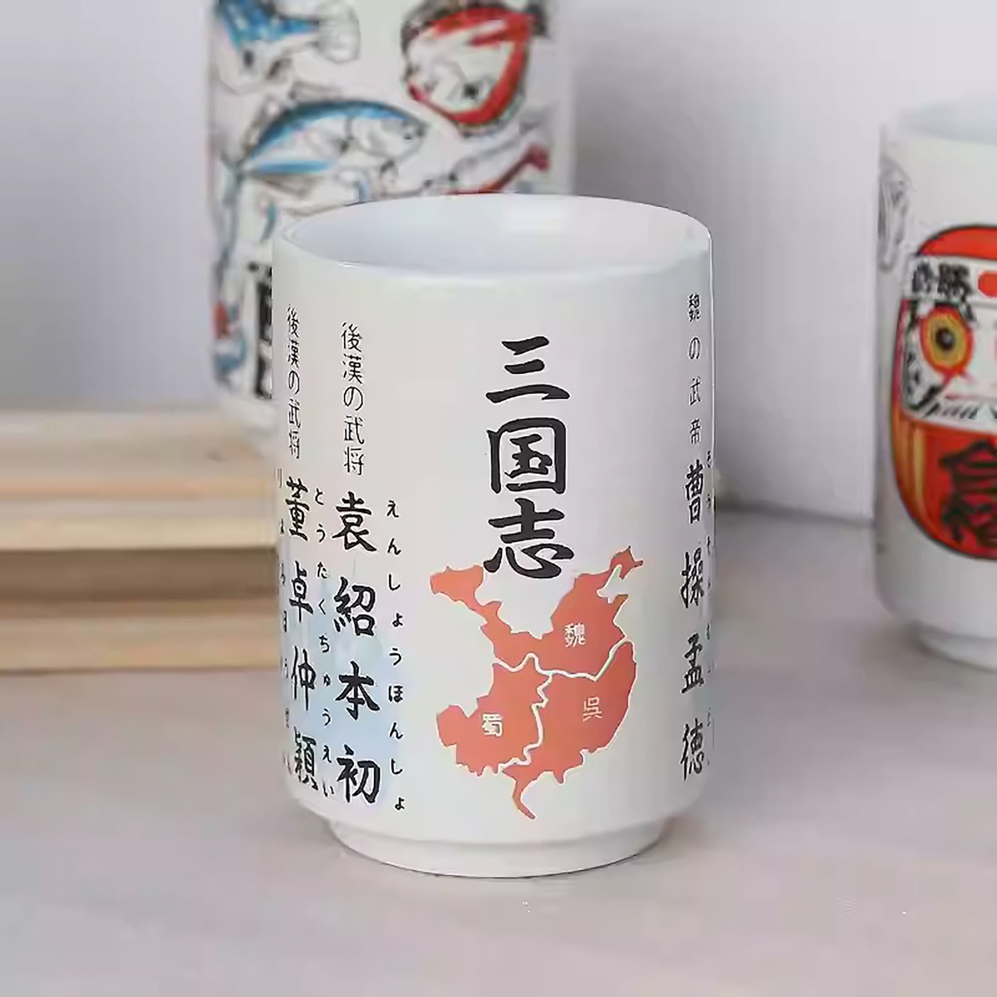 Keramiktasse mit japanischen Kultur- und Gastronomiemotiven