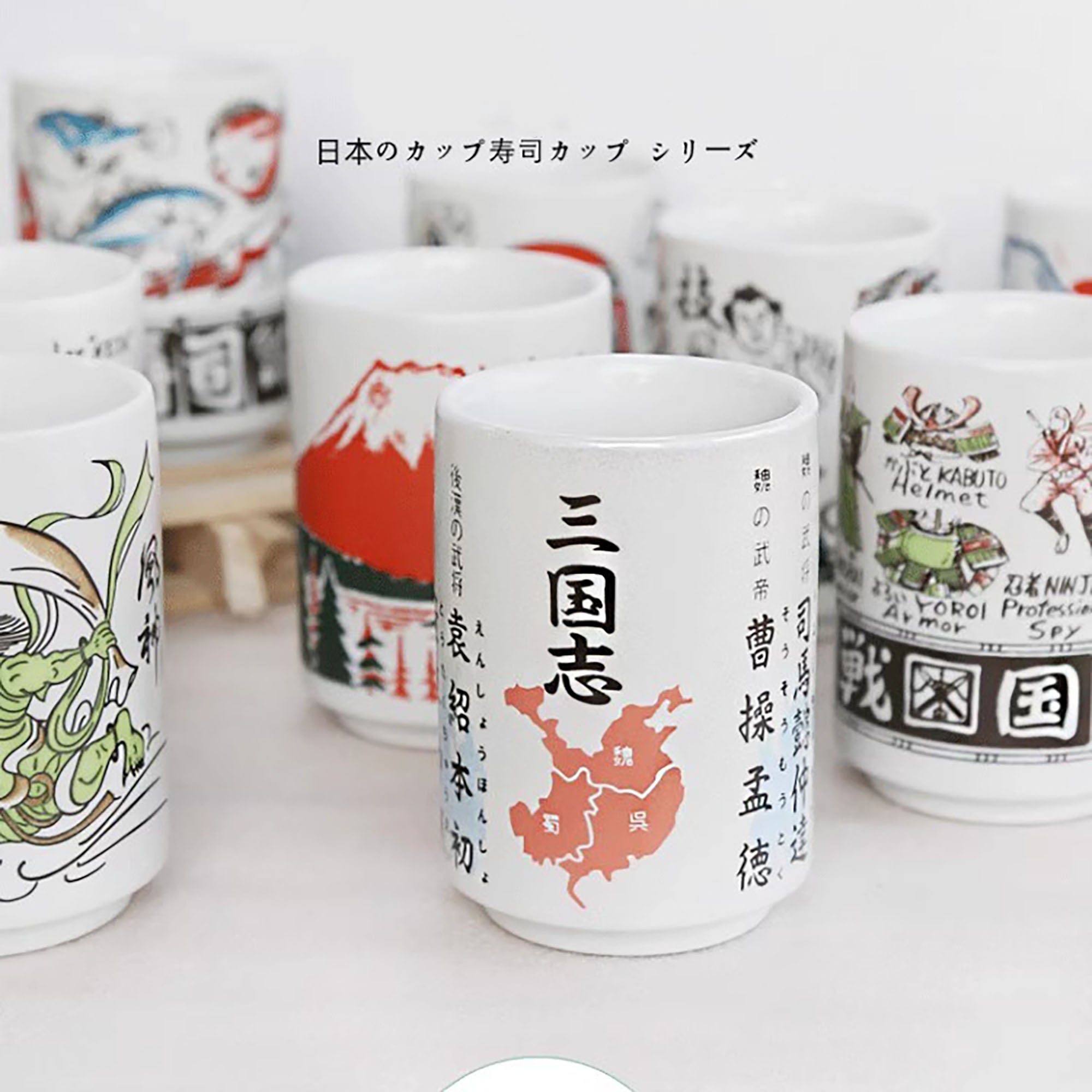 Keramiktasse mit japanischen Kultur- und Gastronomiemotiven