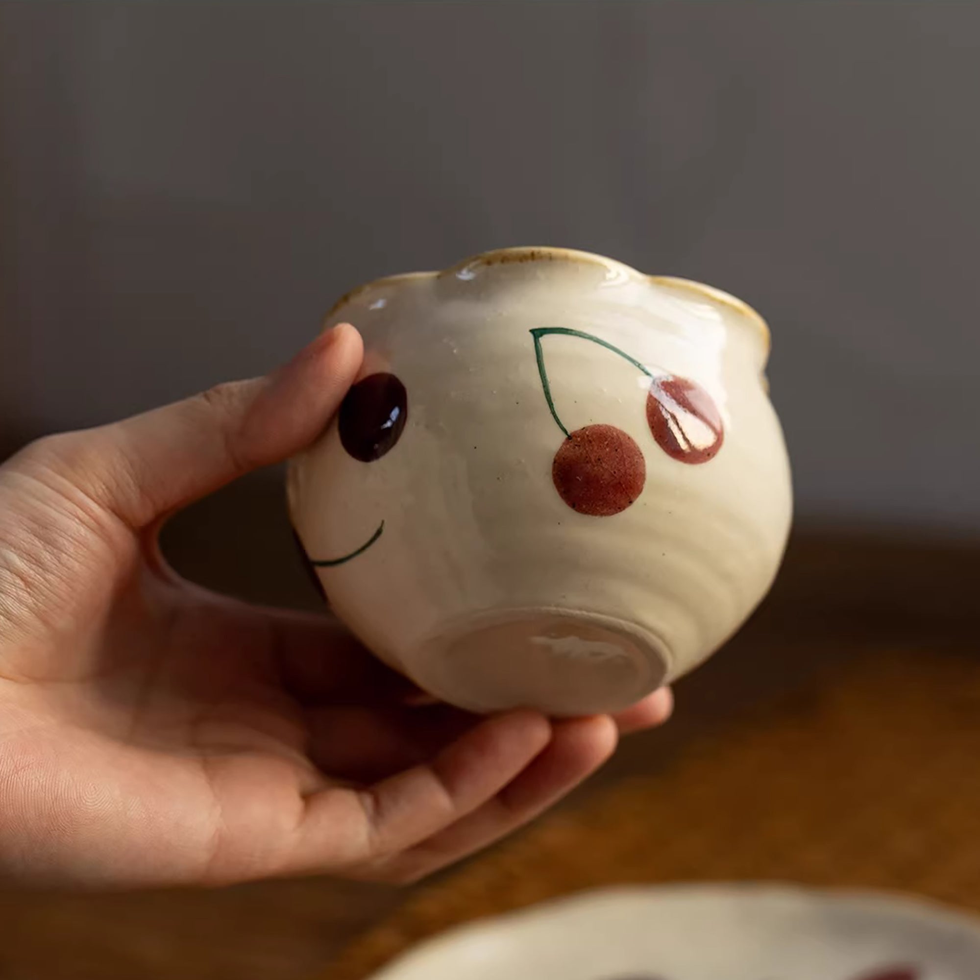 Tasse à café Minoyaki motif cerises peinte à la main