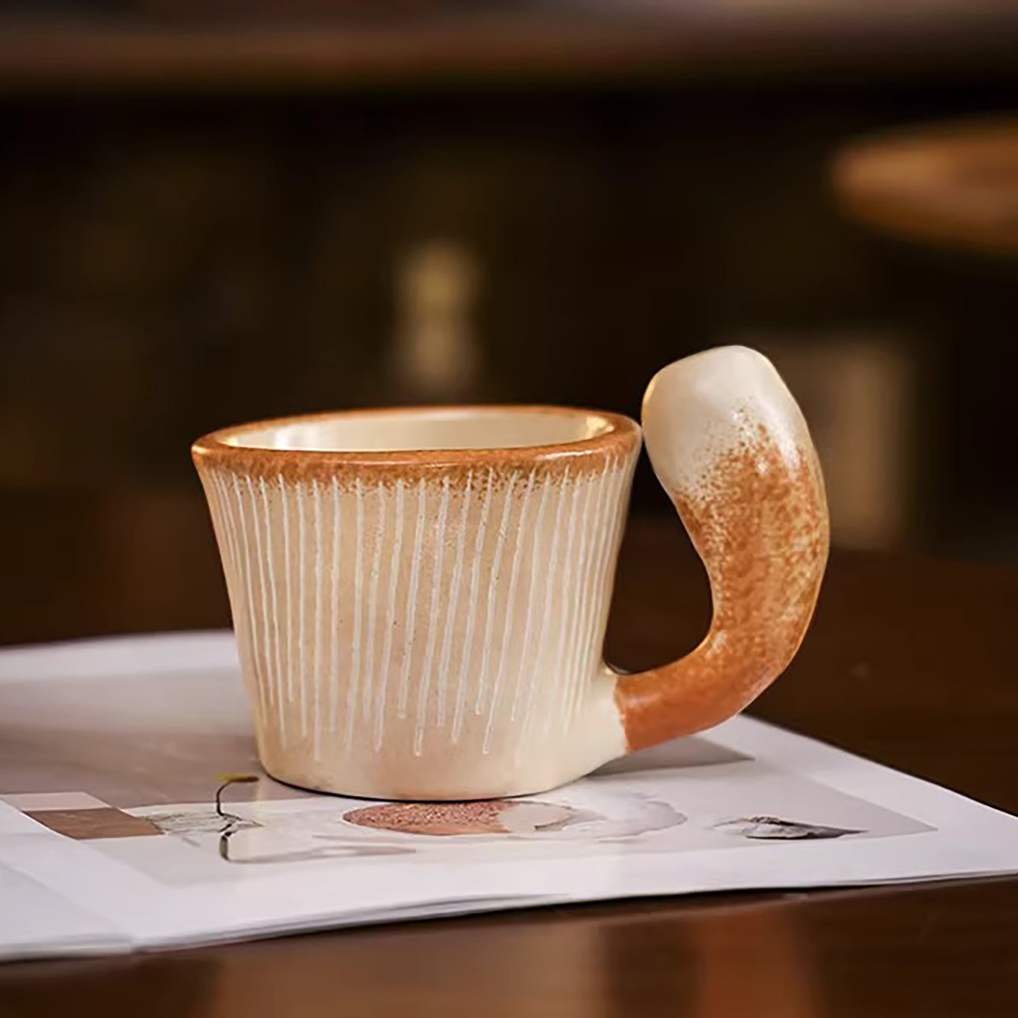 Tasse café en céramique artisanale avec motif chat et chien