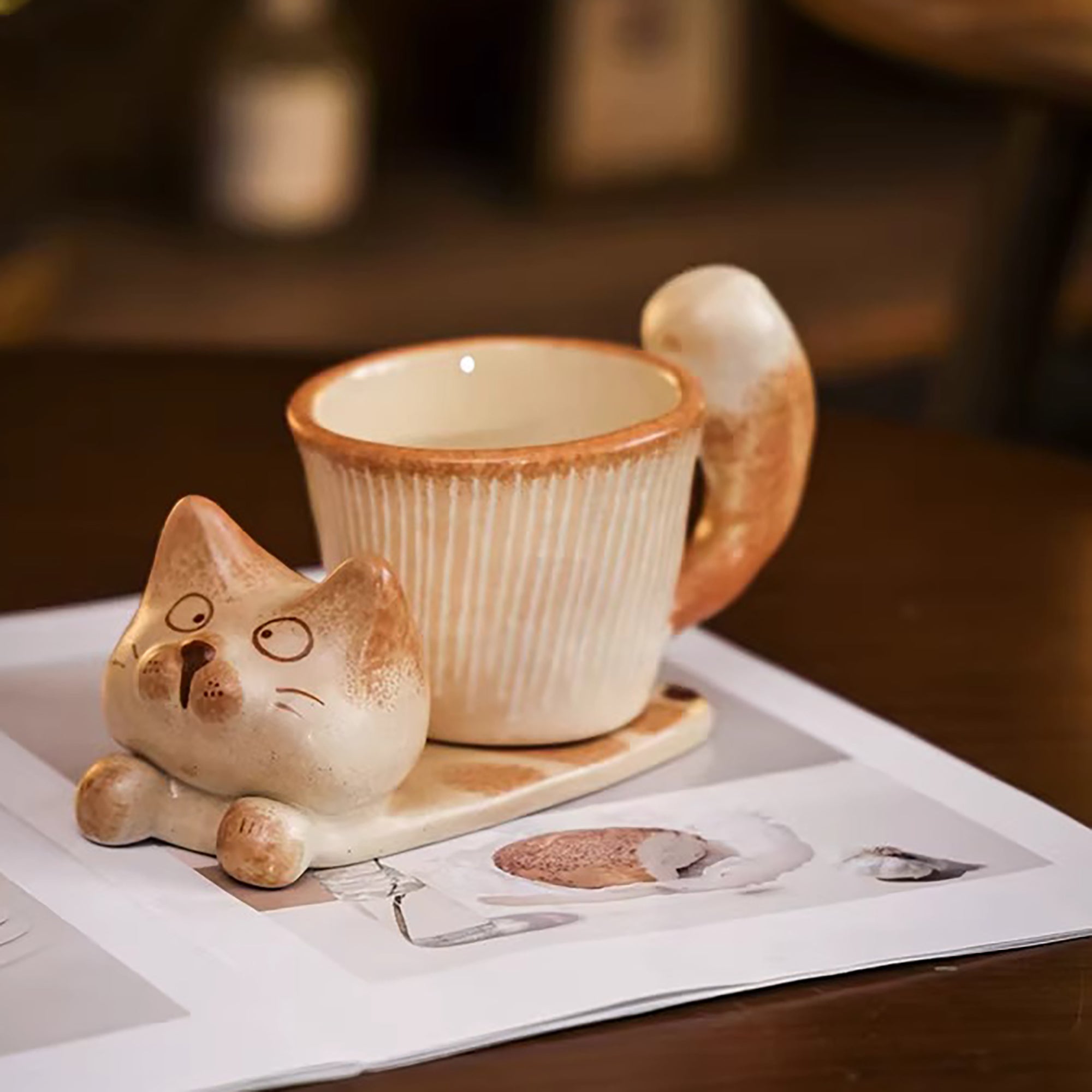Tasse café en céramique artisanale avec motif chat et chien