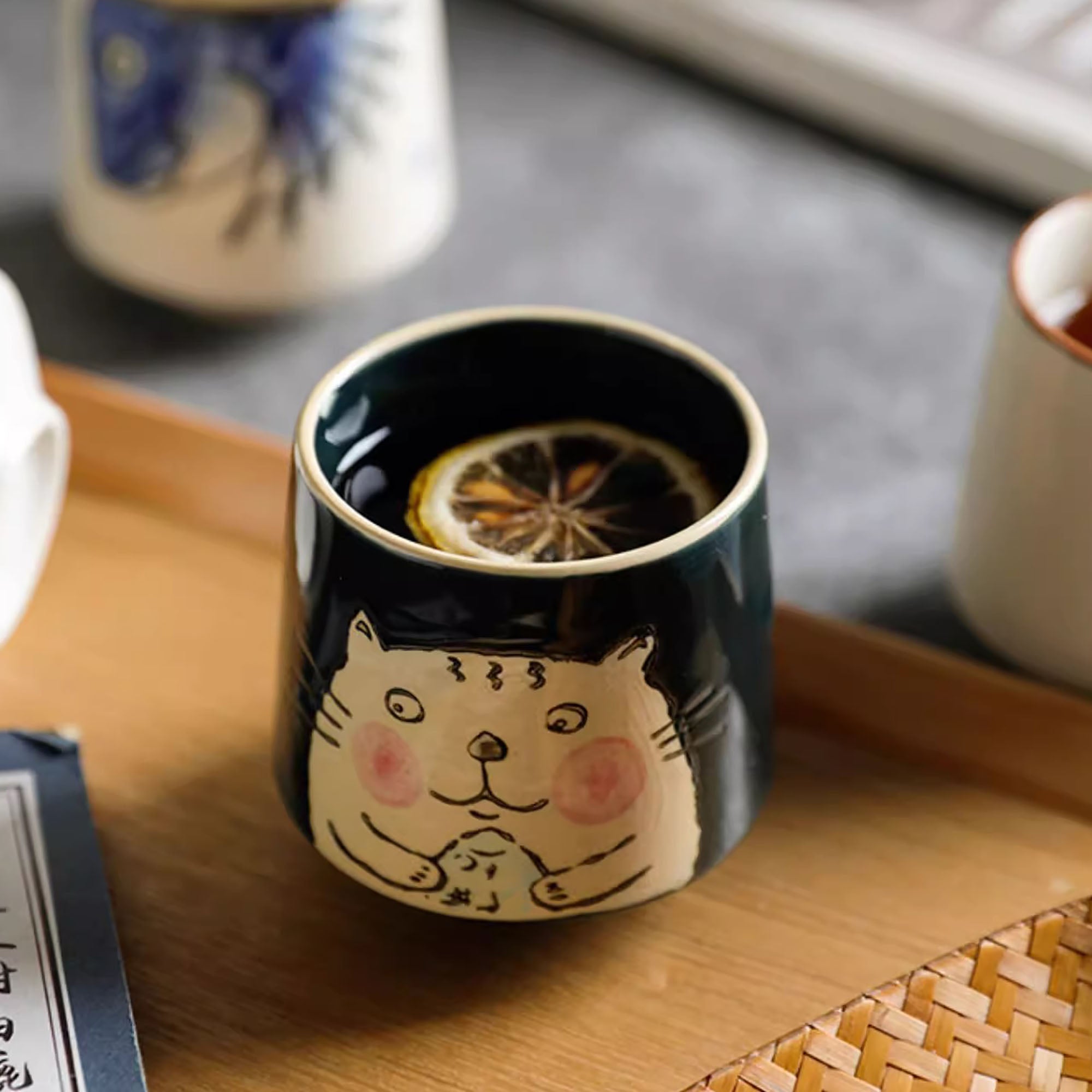 Tasse à thé avec motif rétro japonais