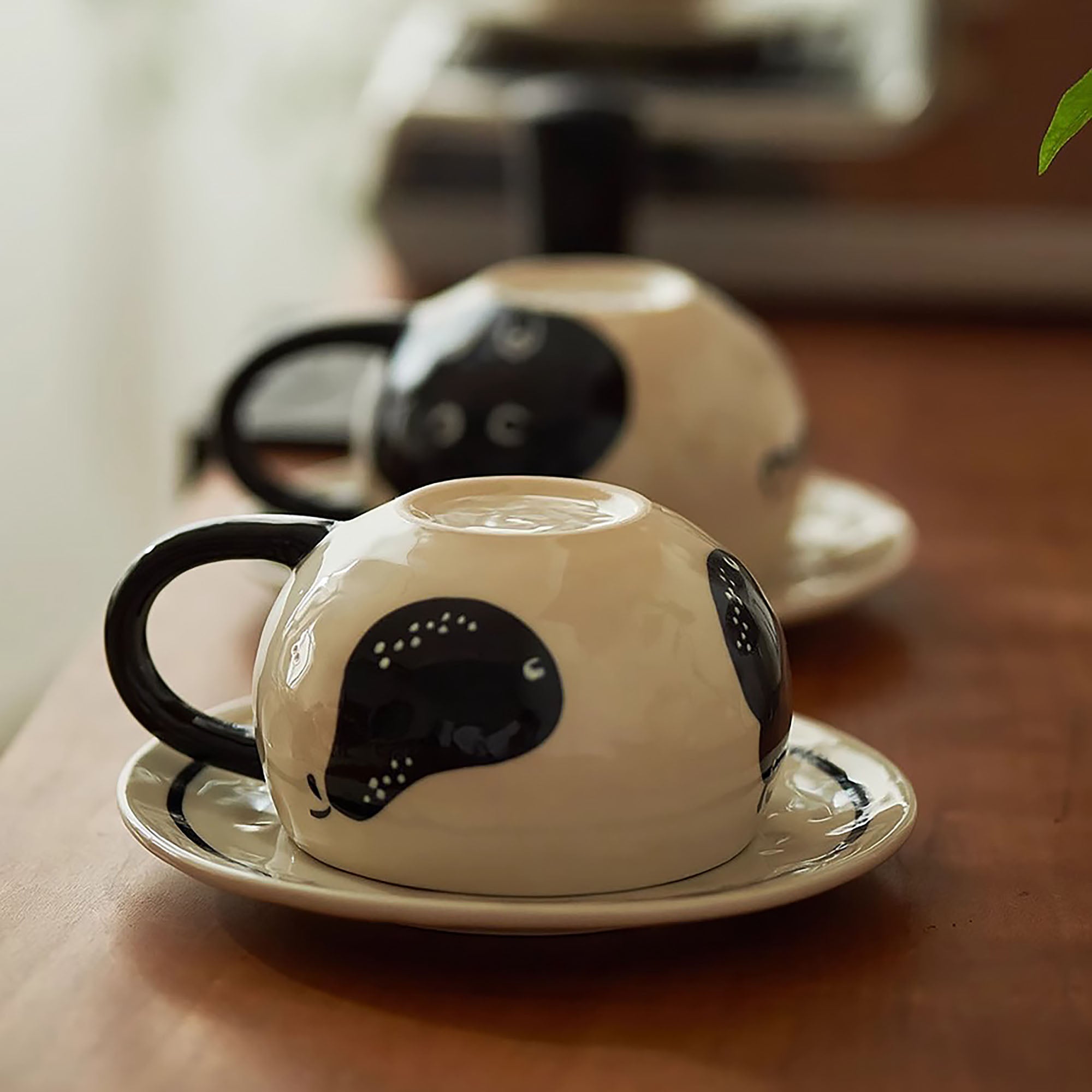 Tasse à café en céramique avec soucoupe