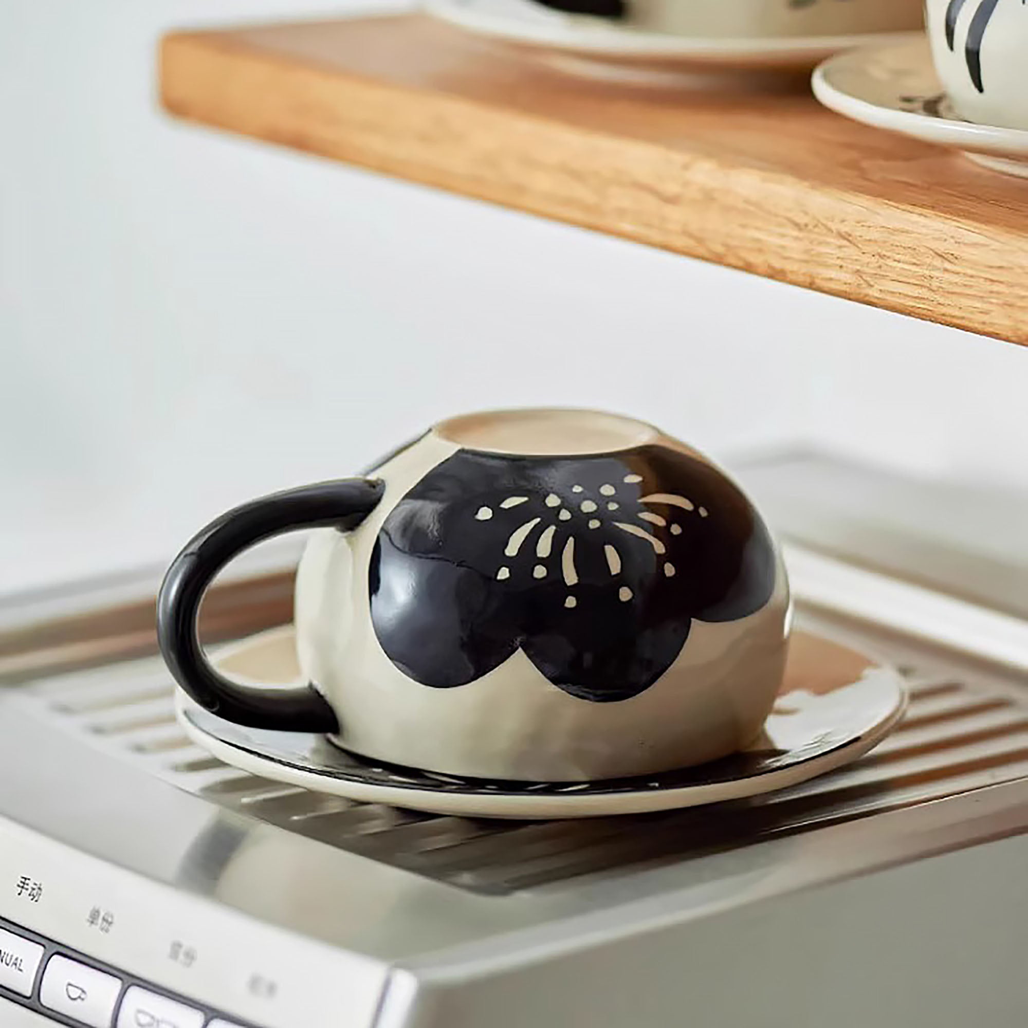 Tasse à café en céramique avec soucoupe