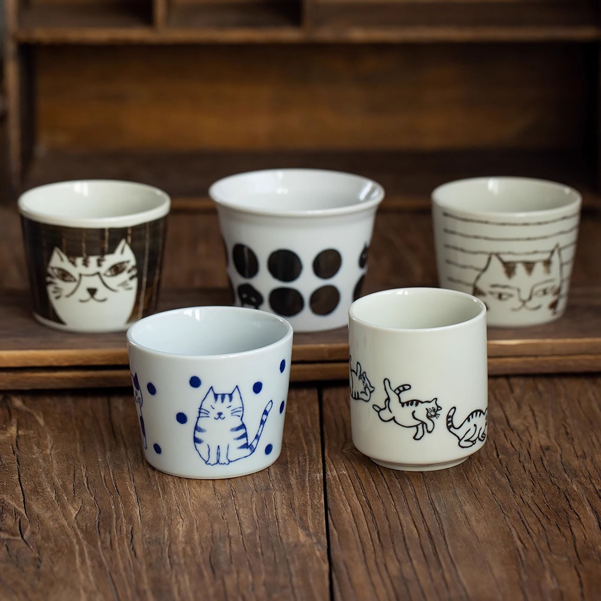 Minoyaki-Tasse mit „Katzen-Tagebuch“-Muster