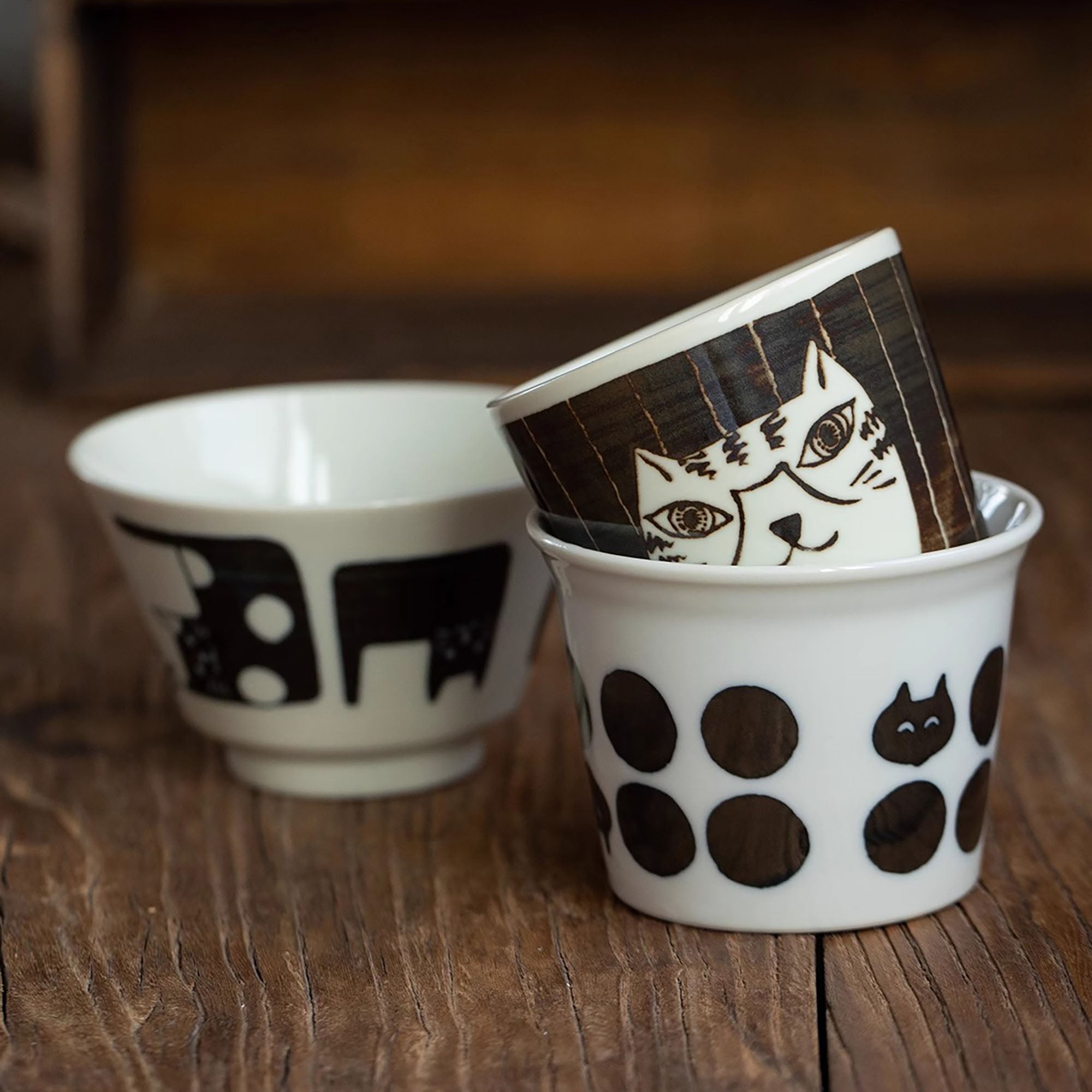 Minoyaki-Tasse mit „Katzen-Tagebuch“-Muster
