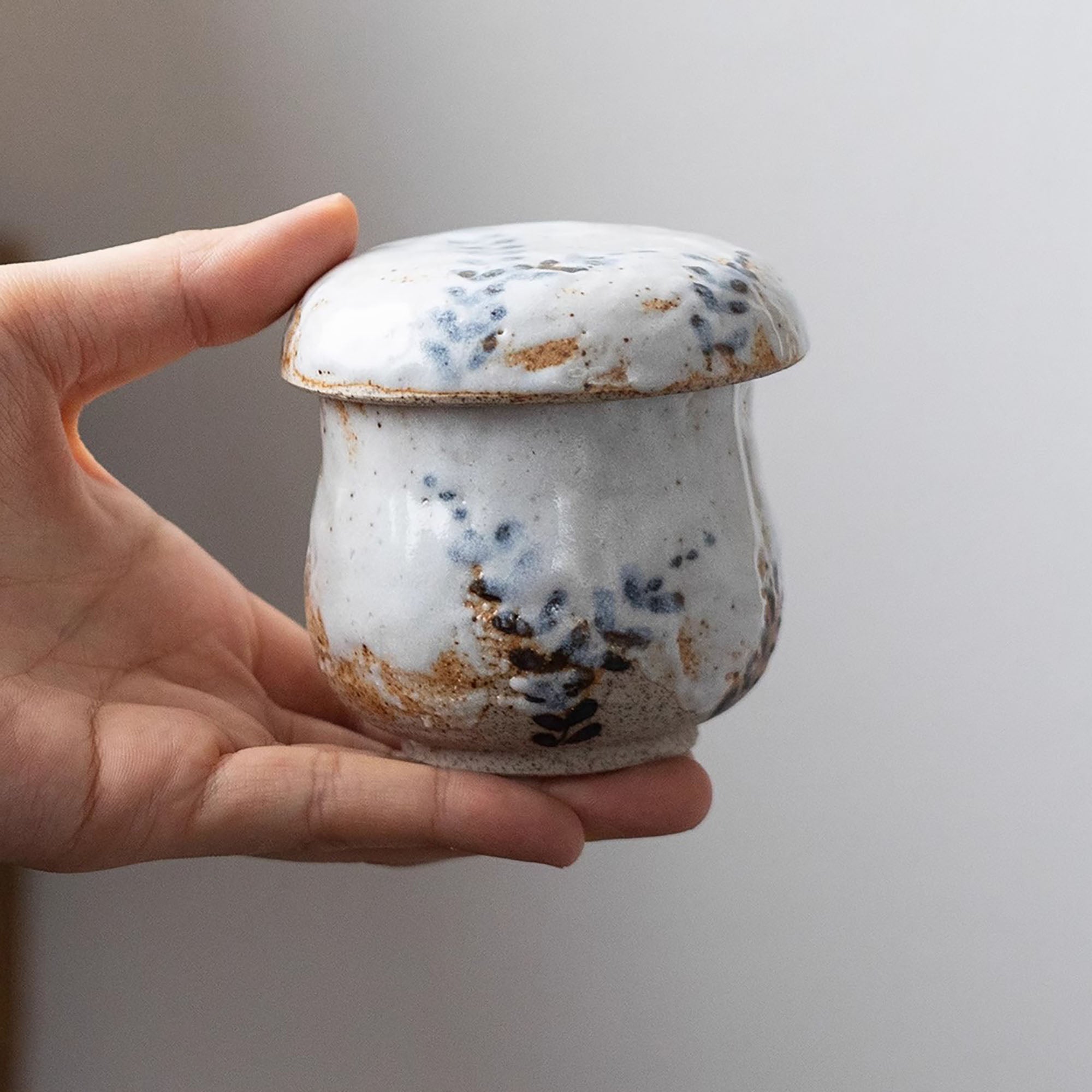 Tasse couverte en Shino-yaki