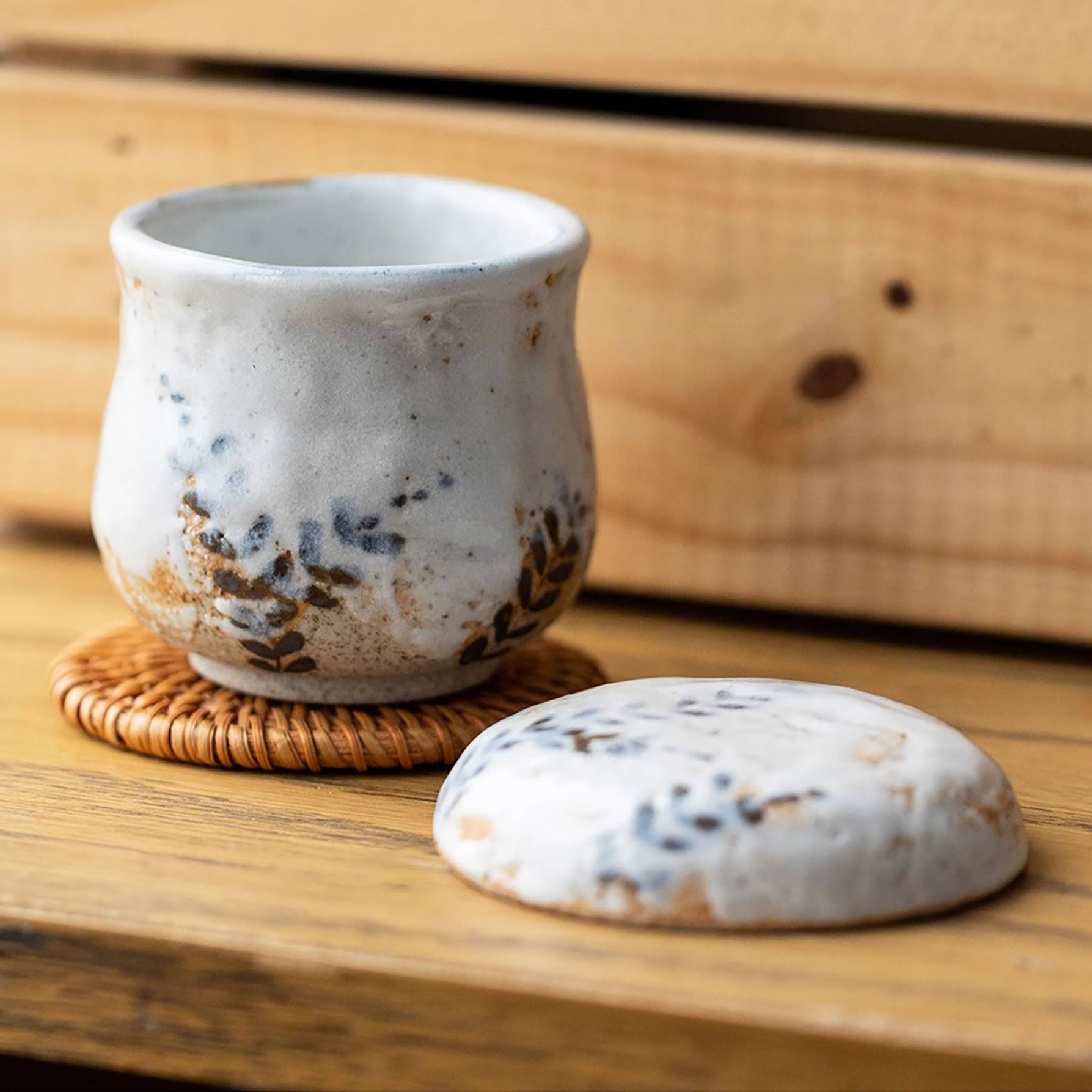 Tasse couverte en Shino-yaki