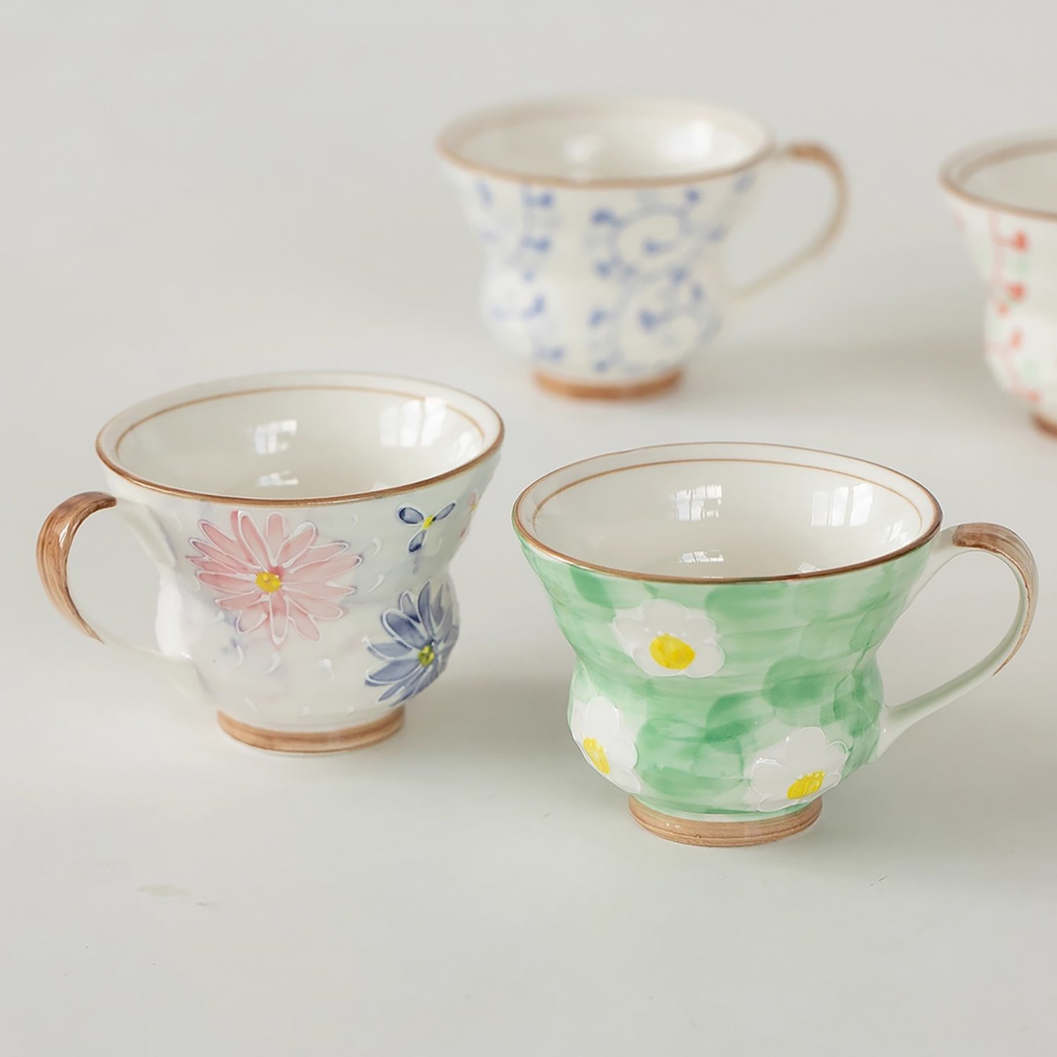 Mug Minoyaki avec motif fleuri peint à la main
