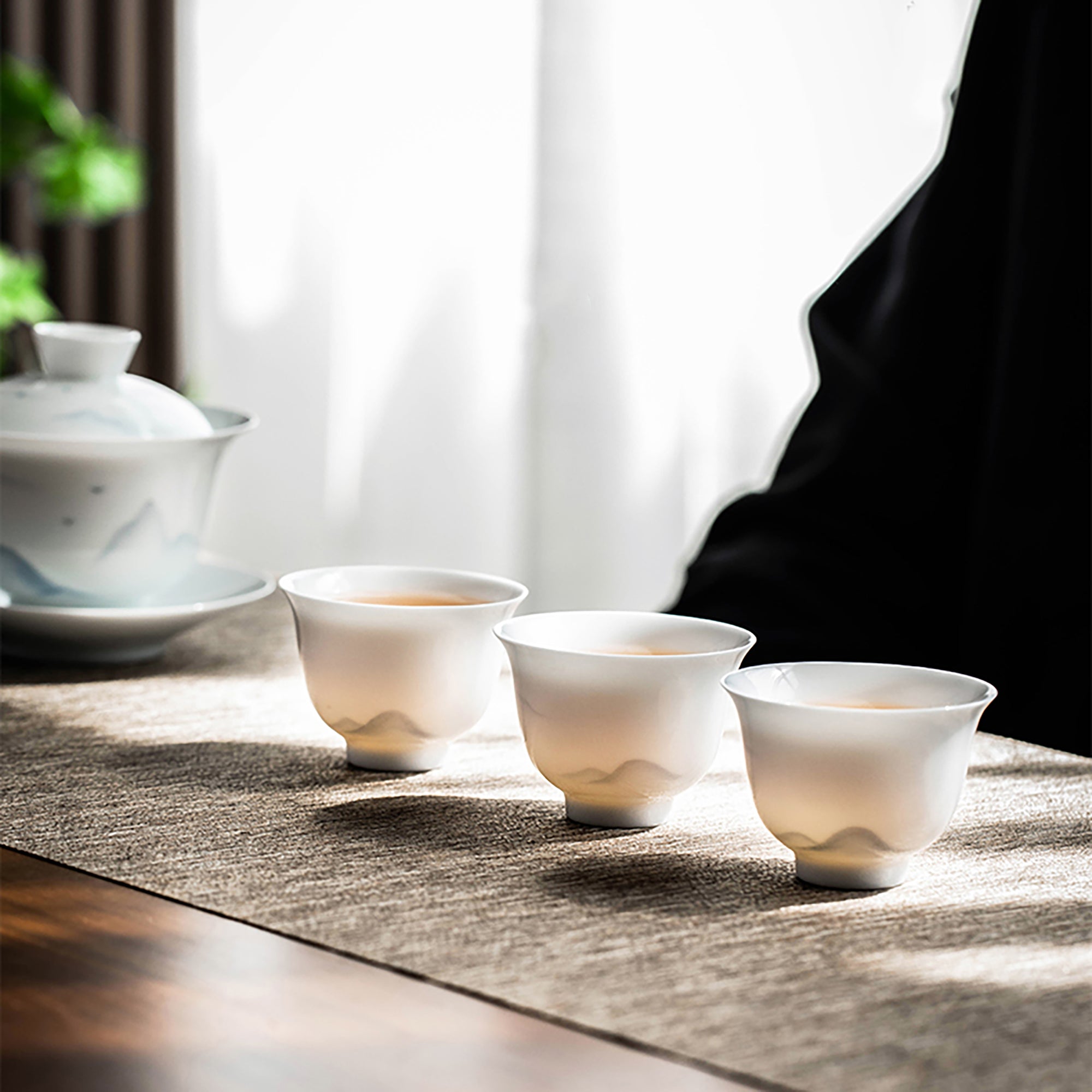 Tasse Gongfu en Céramique en Thème "Montagnes Lointaines"