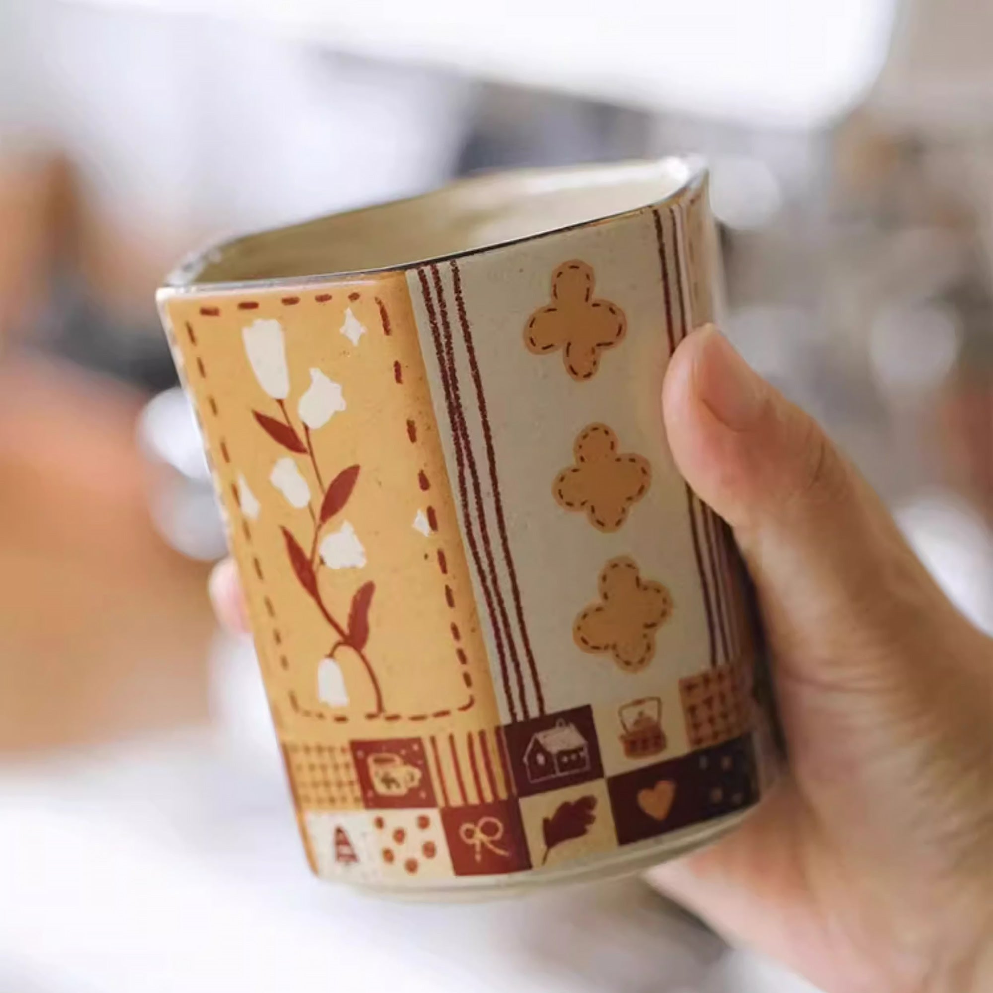 Tasse hexagonale en céramique