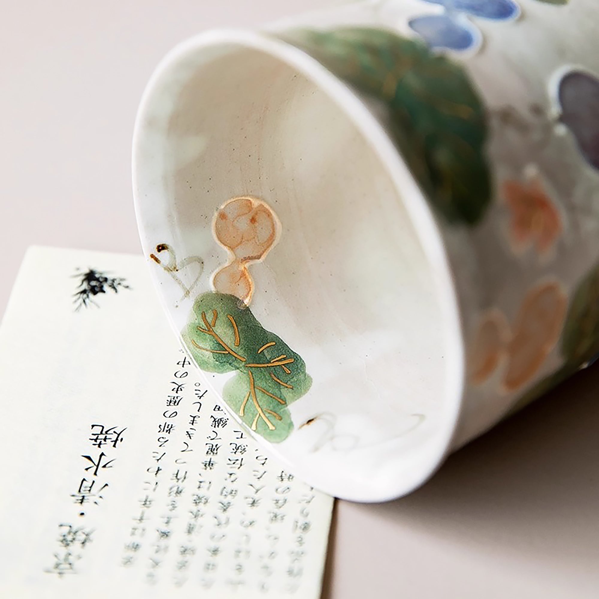 Tasse yunomi en céramique Kyōyaki de Yamamoto Hokusai,
