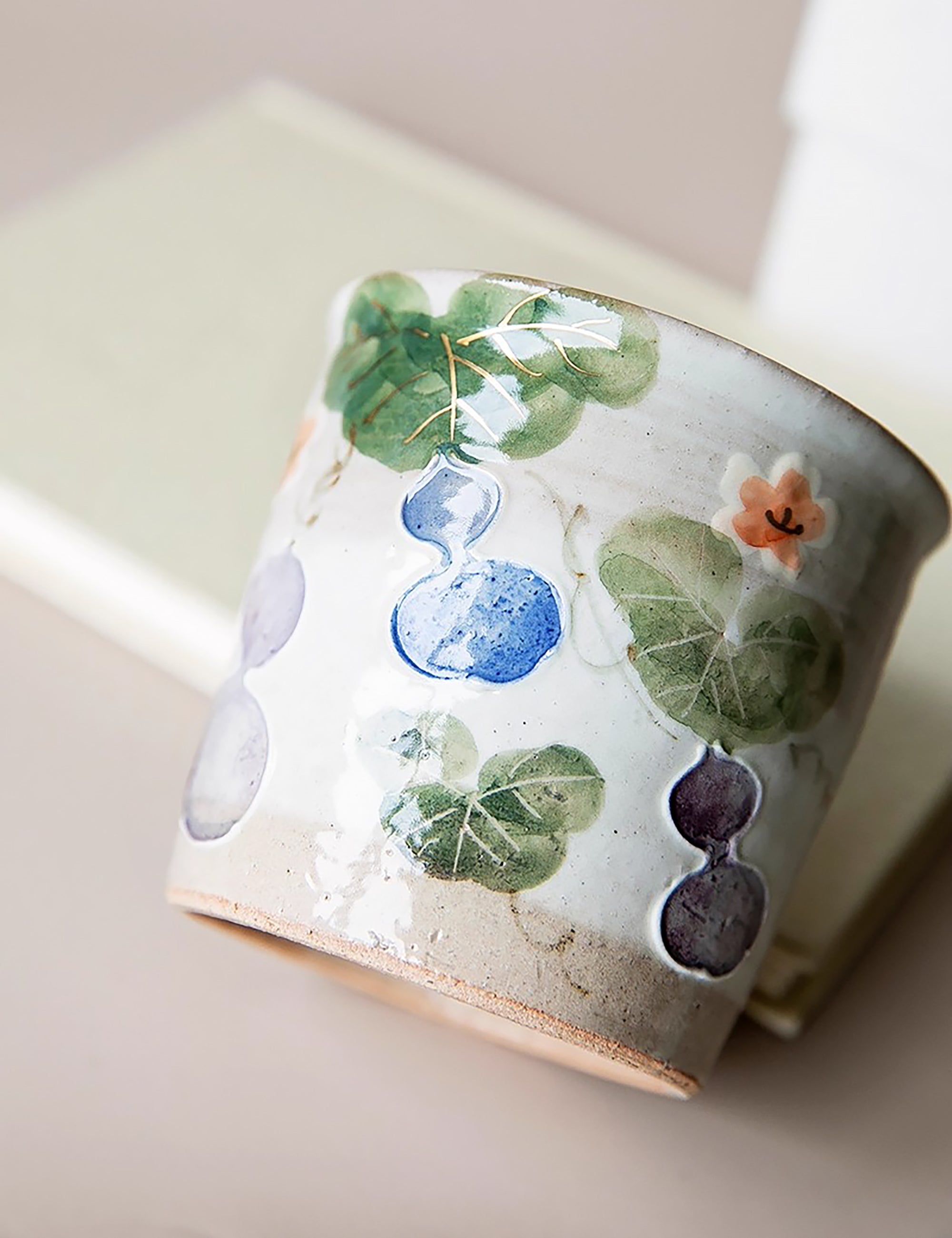 Tasse yunomi en céramique Kyōyaki de Yamamoto Hokusai,