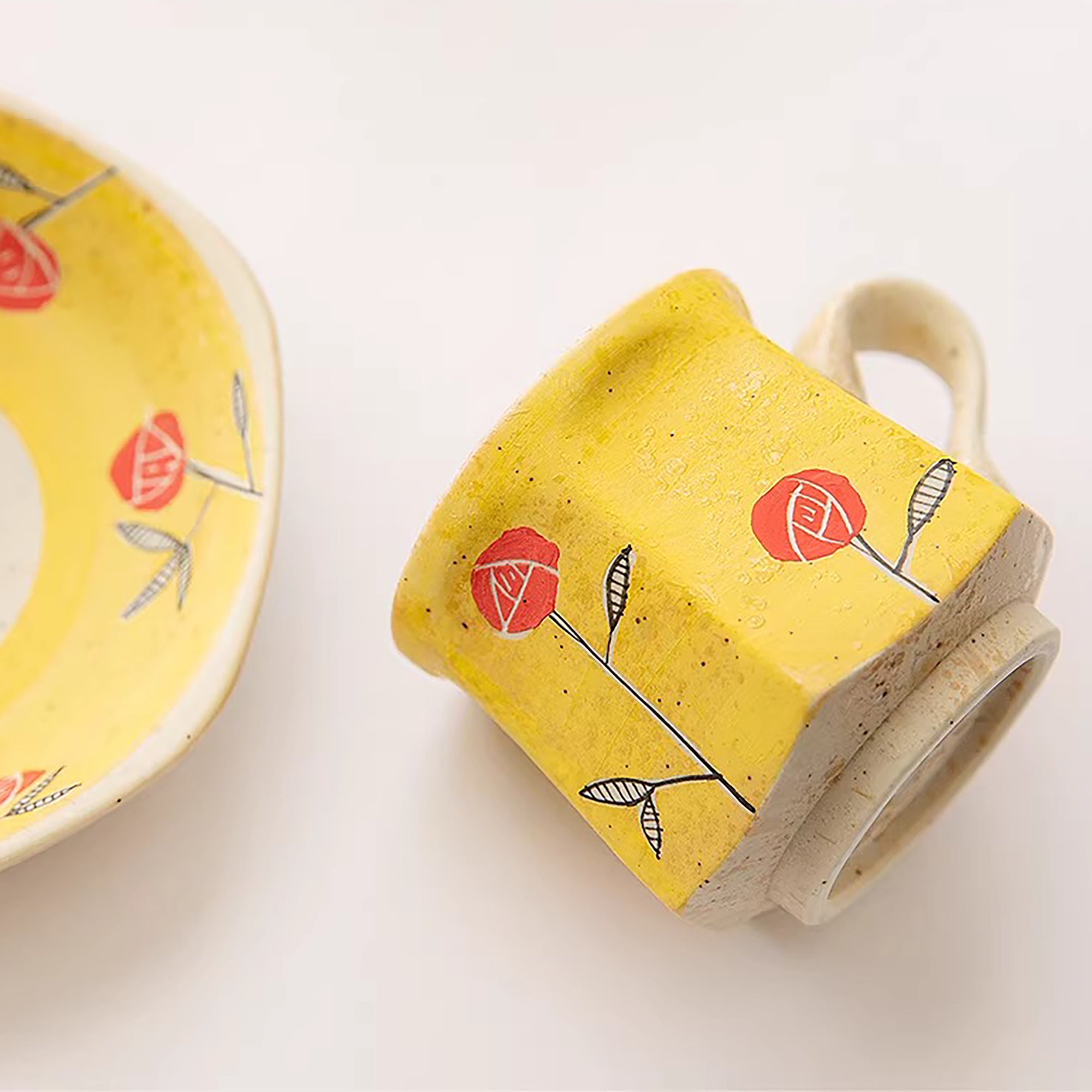Tasse à café Arita jaune motif rose avec soucoupe