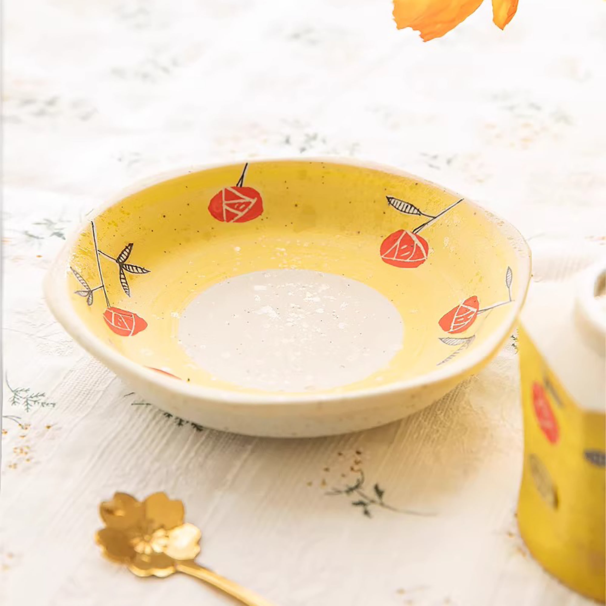 Tasse à café Arita jaune motif rose avec soucoupe
