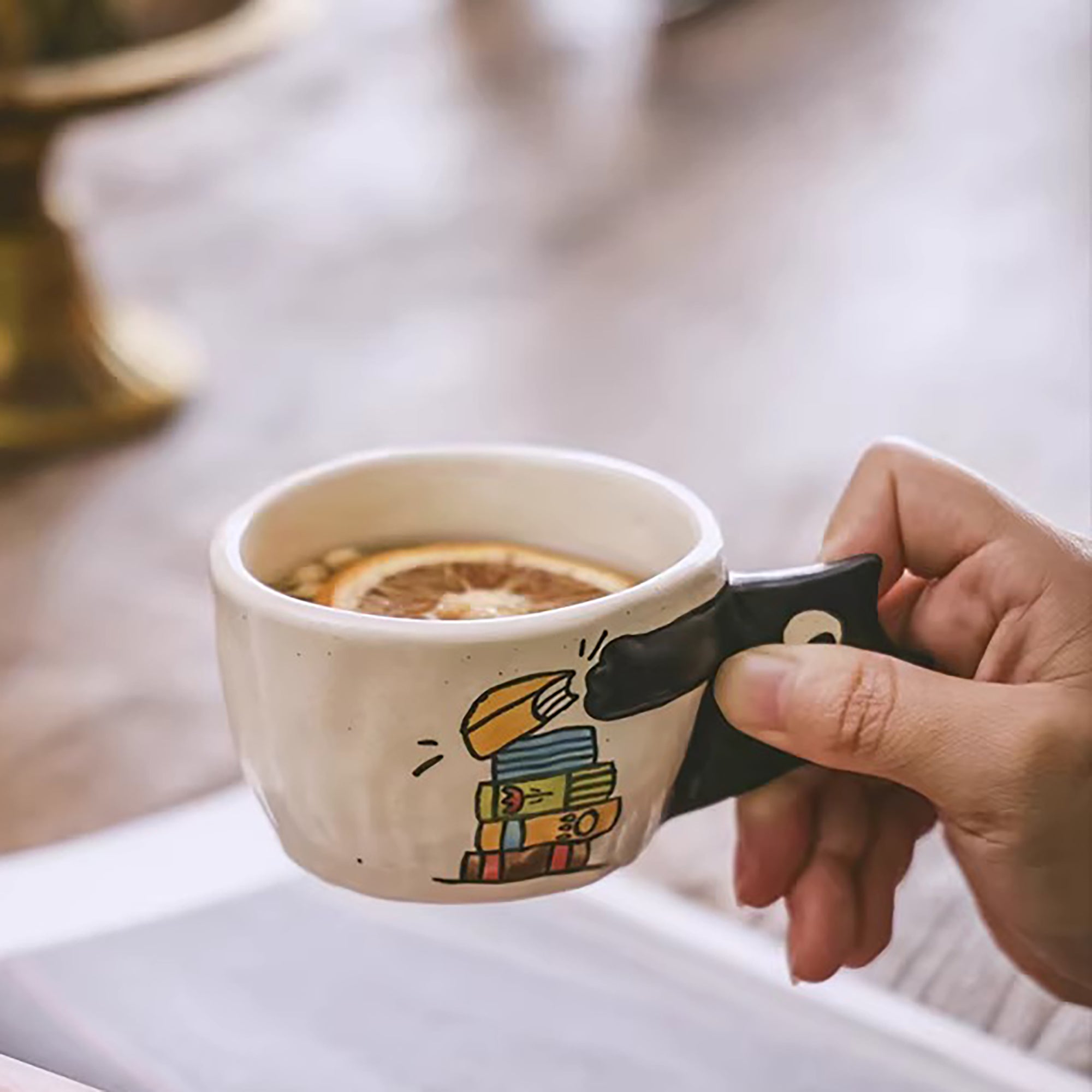 Tasse à café artisanale avec anse chat en relief