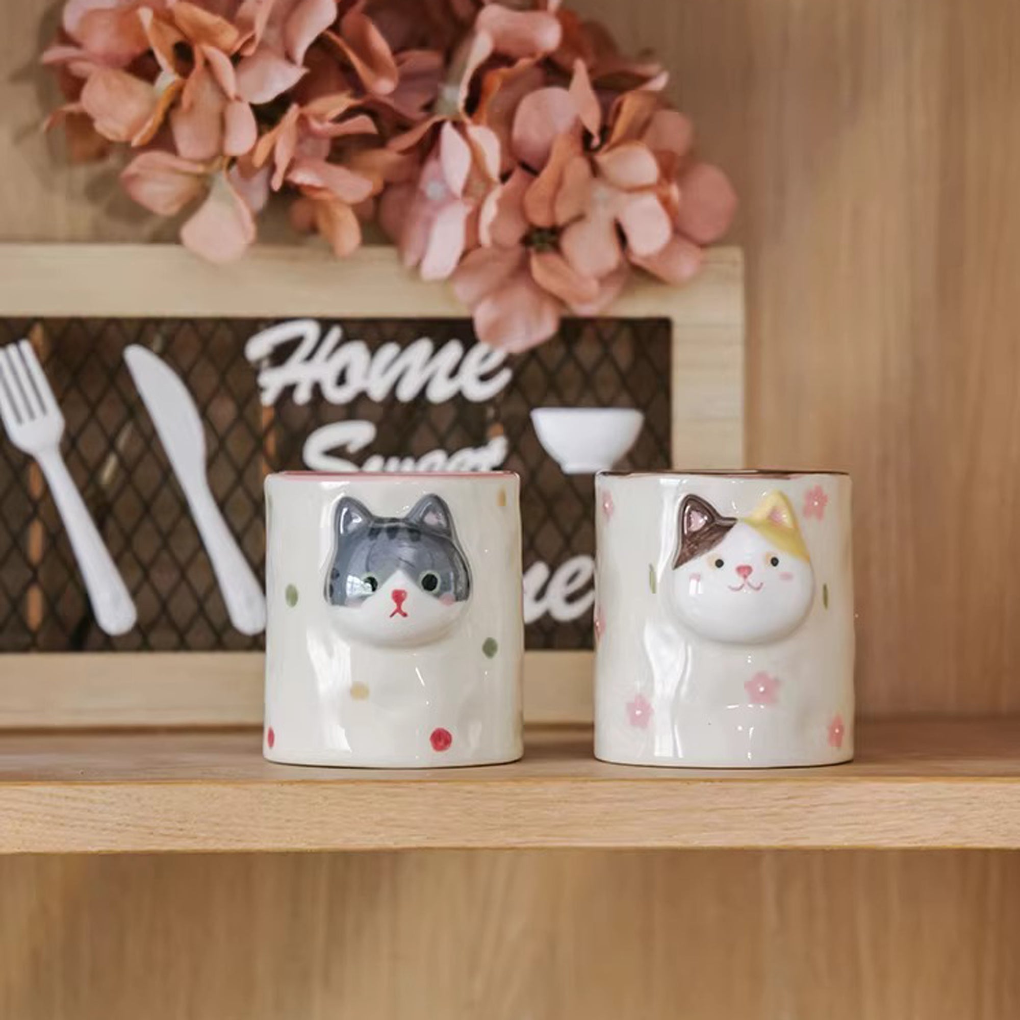 Tasse à café artisanale avec motif chat en relief