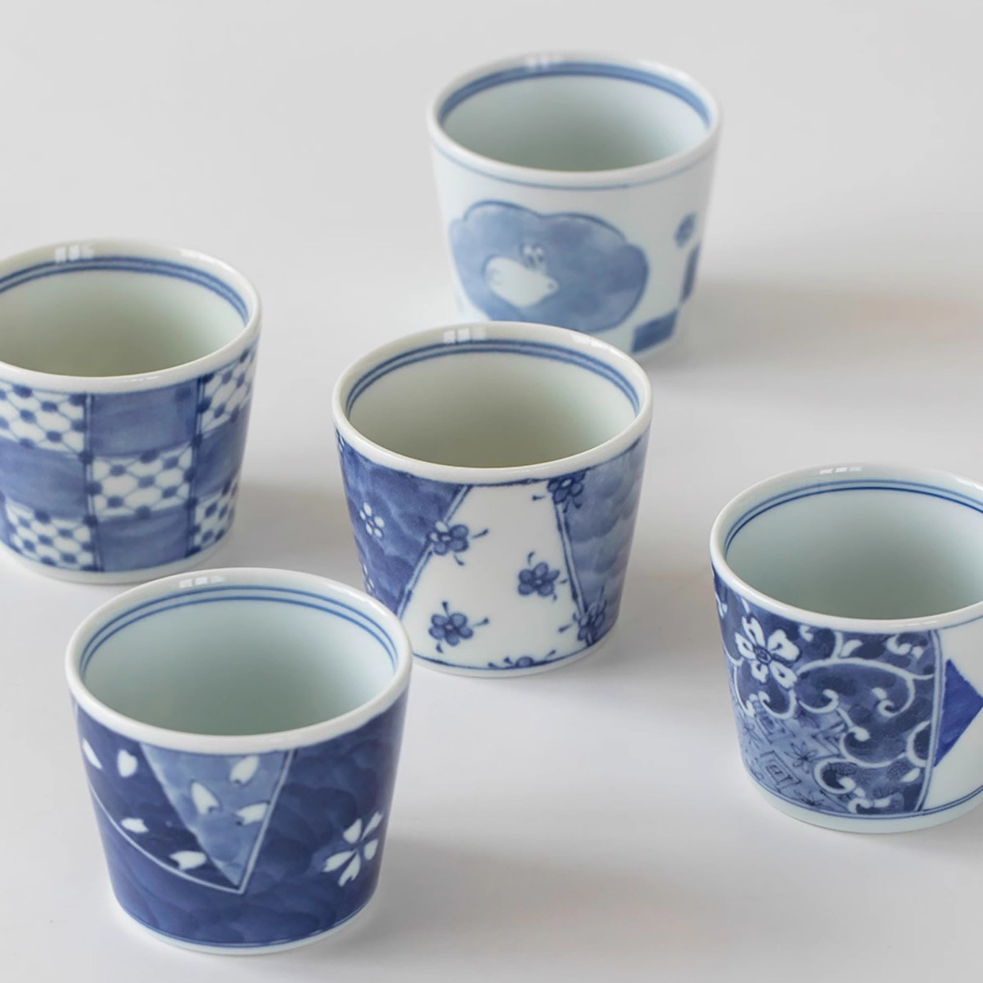 Tasse Choko en céramique Minoyaki avec motif bleu traditionnel