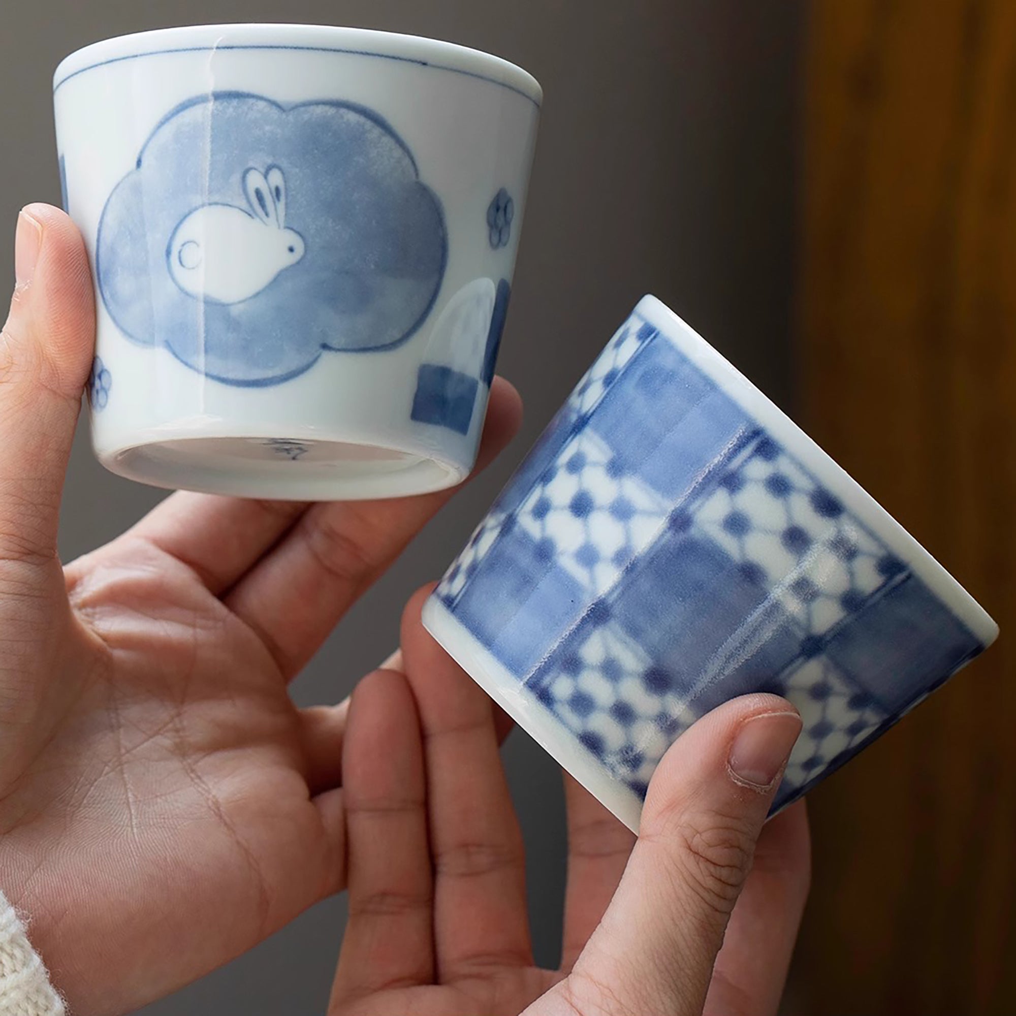Tasse Choko en céramique Minoyaki avec motif bleu traditionnel