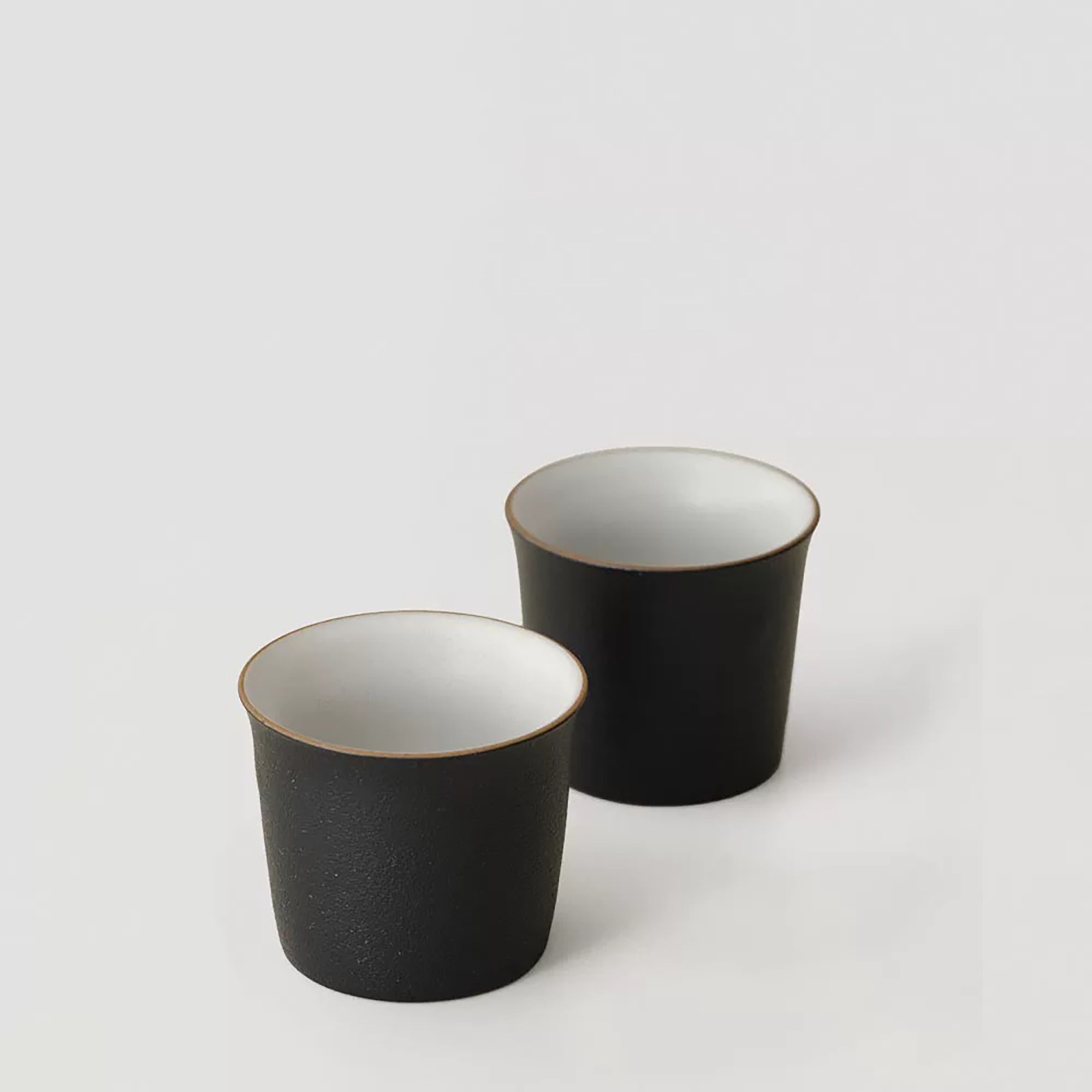 Tasse à thé en grès noir mat