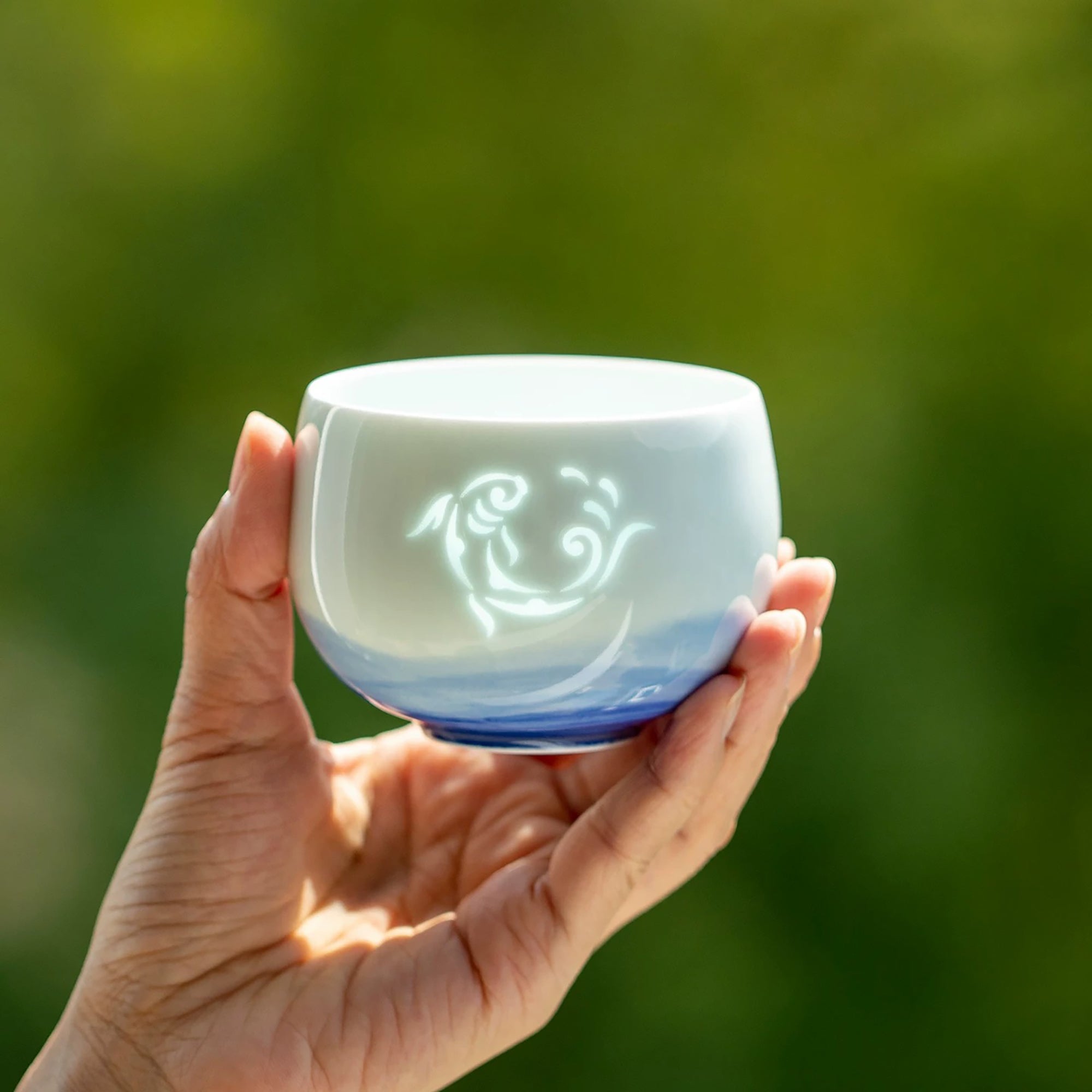 Tasse à thé en porcelaine style translucide