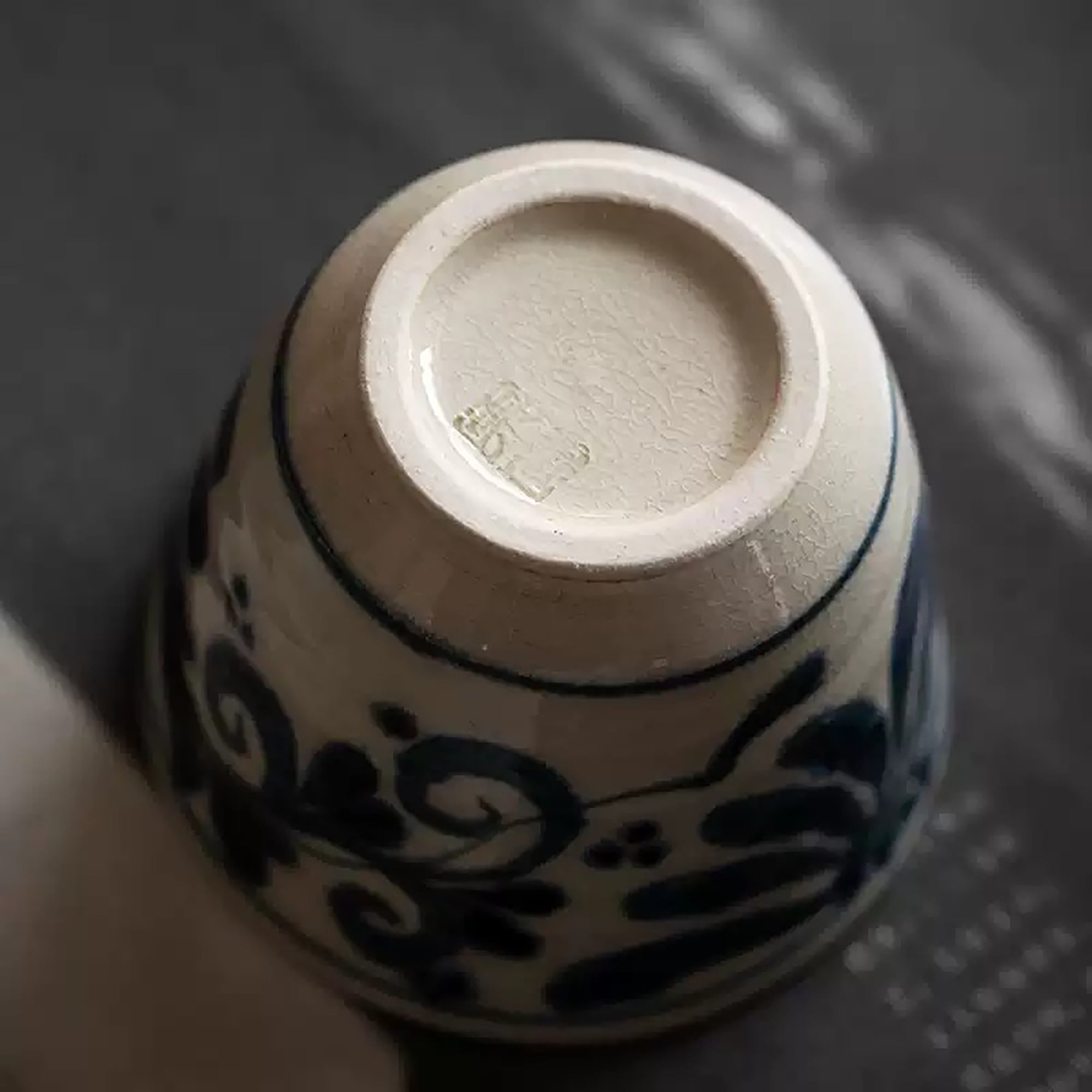 Tasse à thé japonaise Soukichi-gama motif arabesque peinte à la main