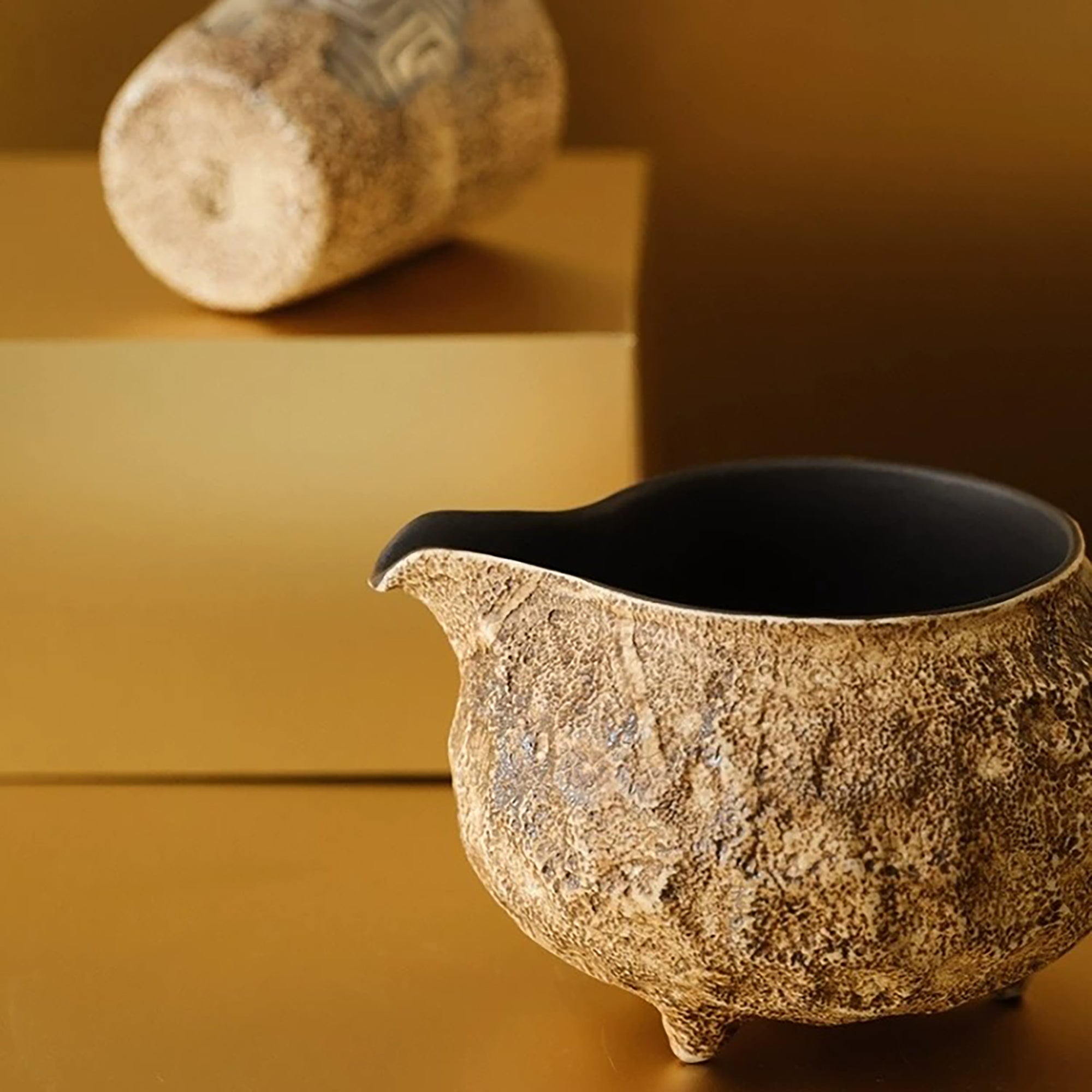 Tasse à partager Kohiki effet pierre à trois pieds avec anse argentée