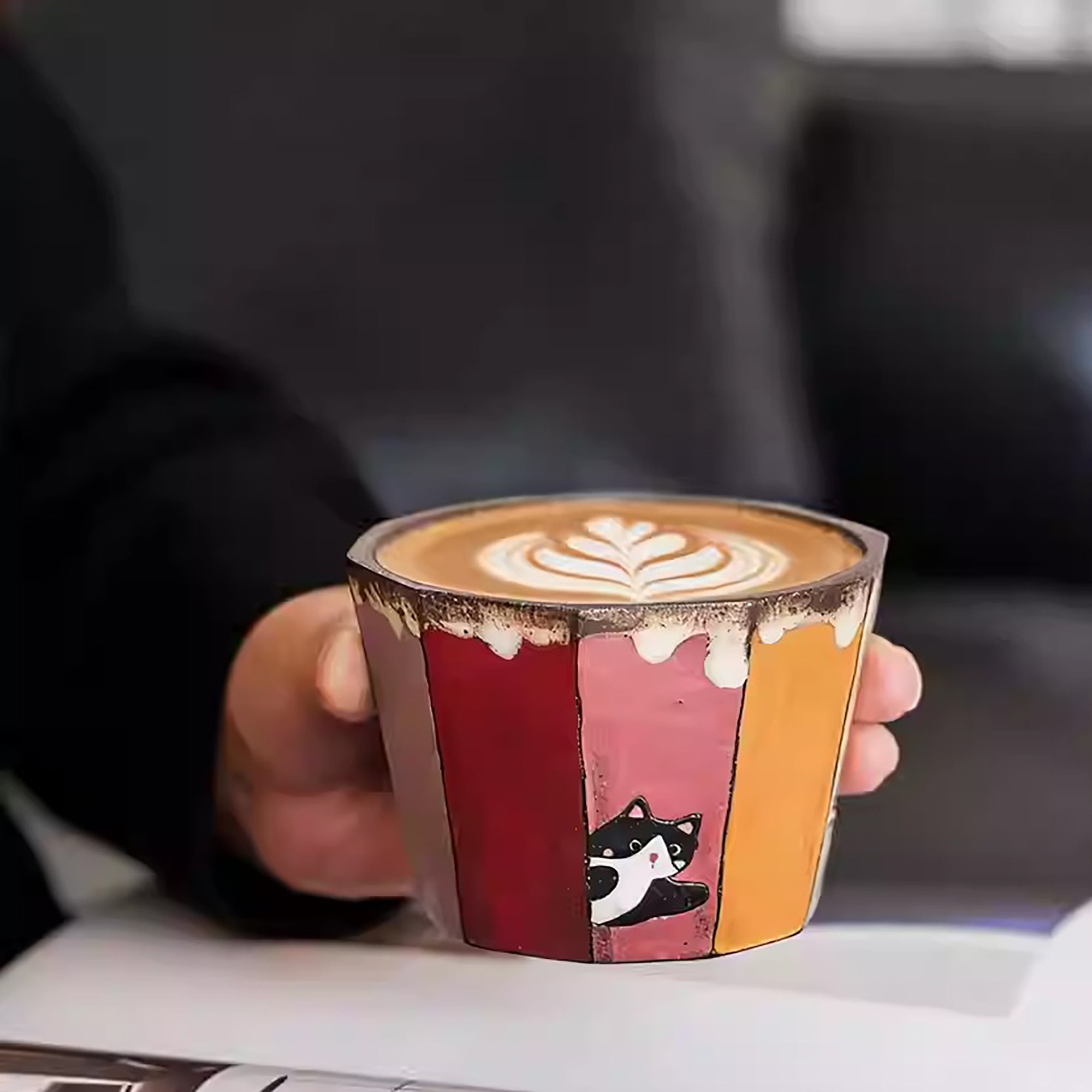 Tasse à café vintage en argile violette peinte à la main