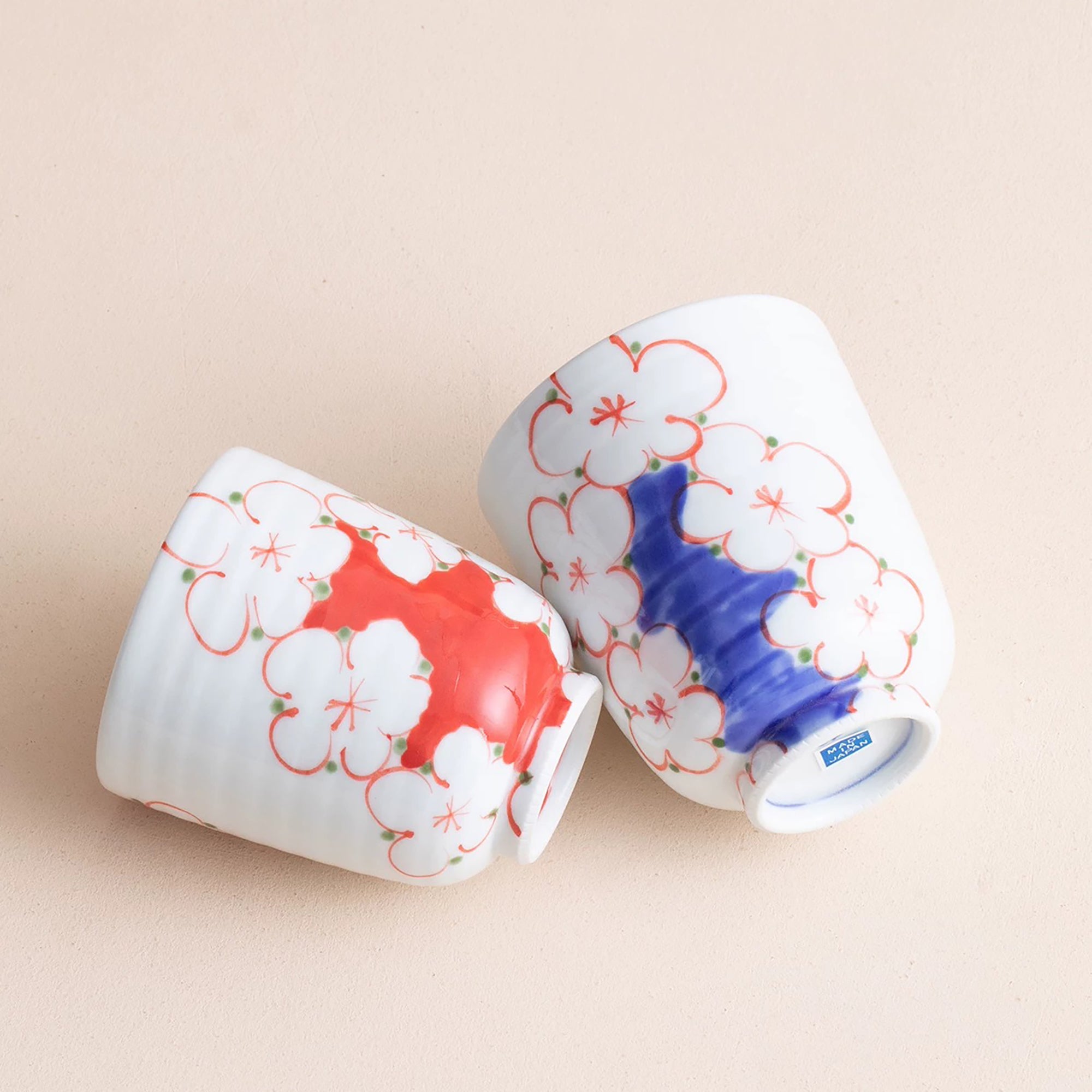 Tasses à thé Sakura en porcelaine Mino-yaki.