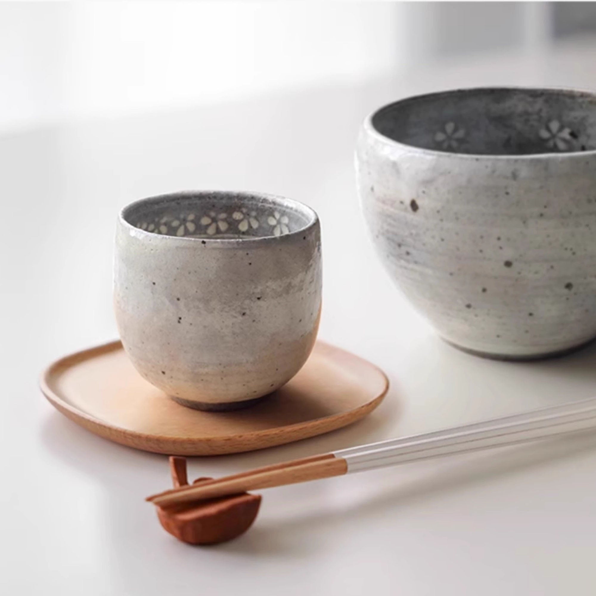 Tasse Ginpo Mishima avec motif floral
