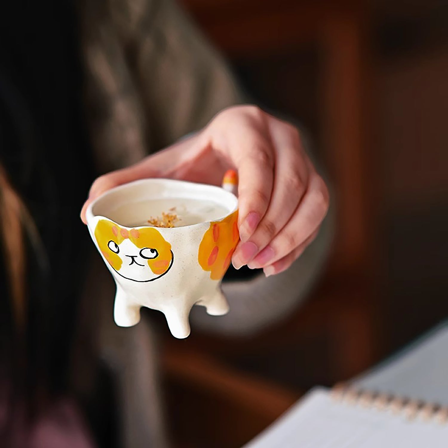 Tasse à saké en céramique fait main avec forme chat mignon