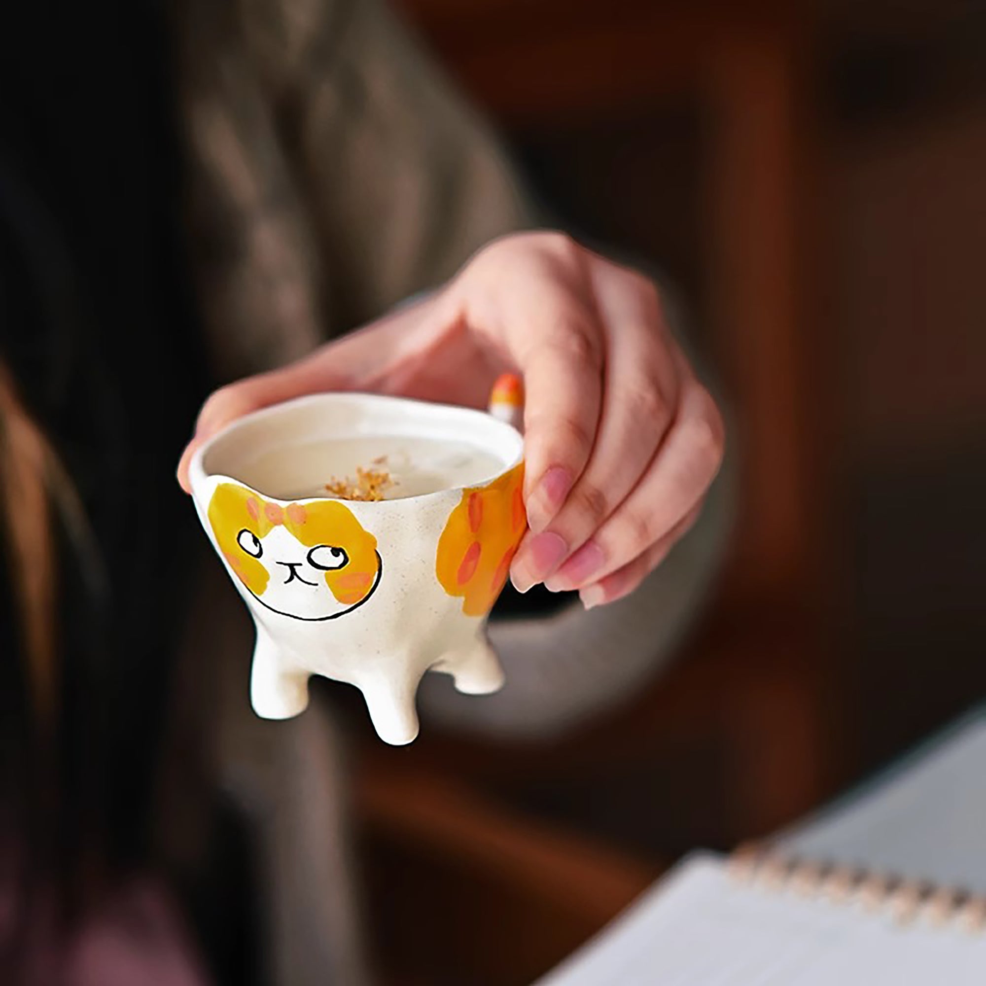 Tasse à saké en céramique fait main avec forme chat mignon