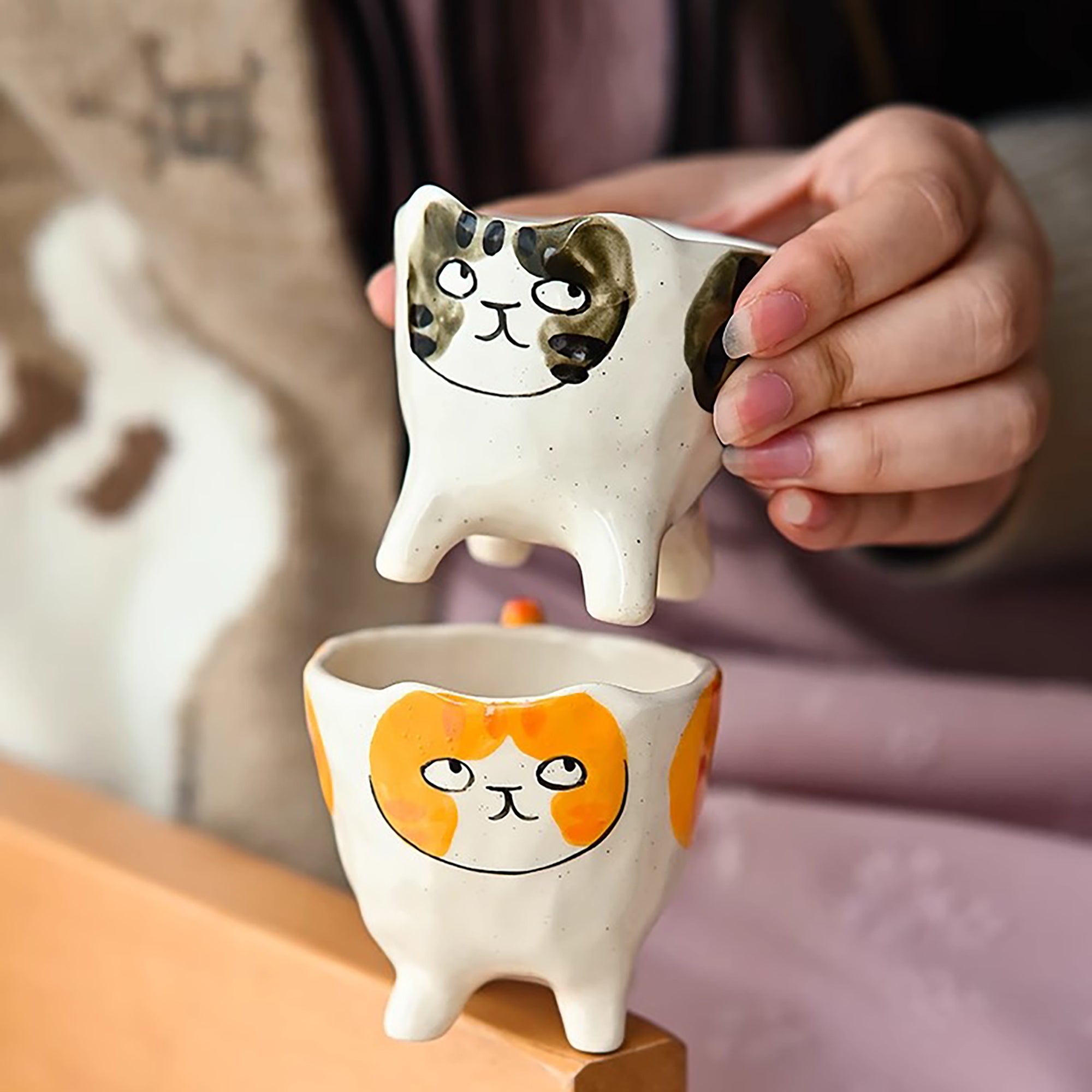 Tasse à saké en céramique fait main avec forme chat mignon