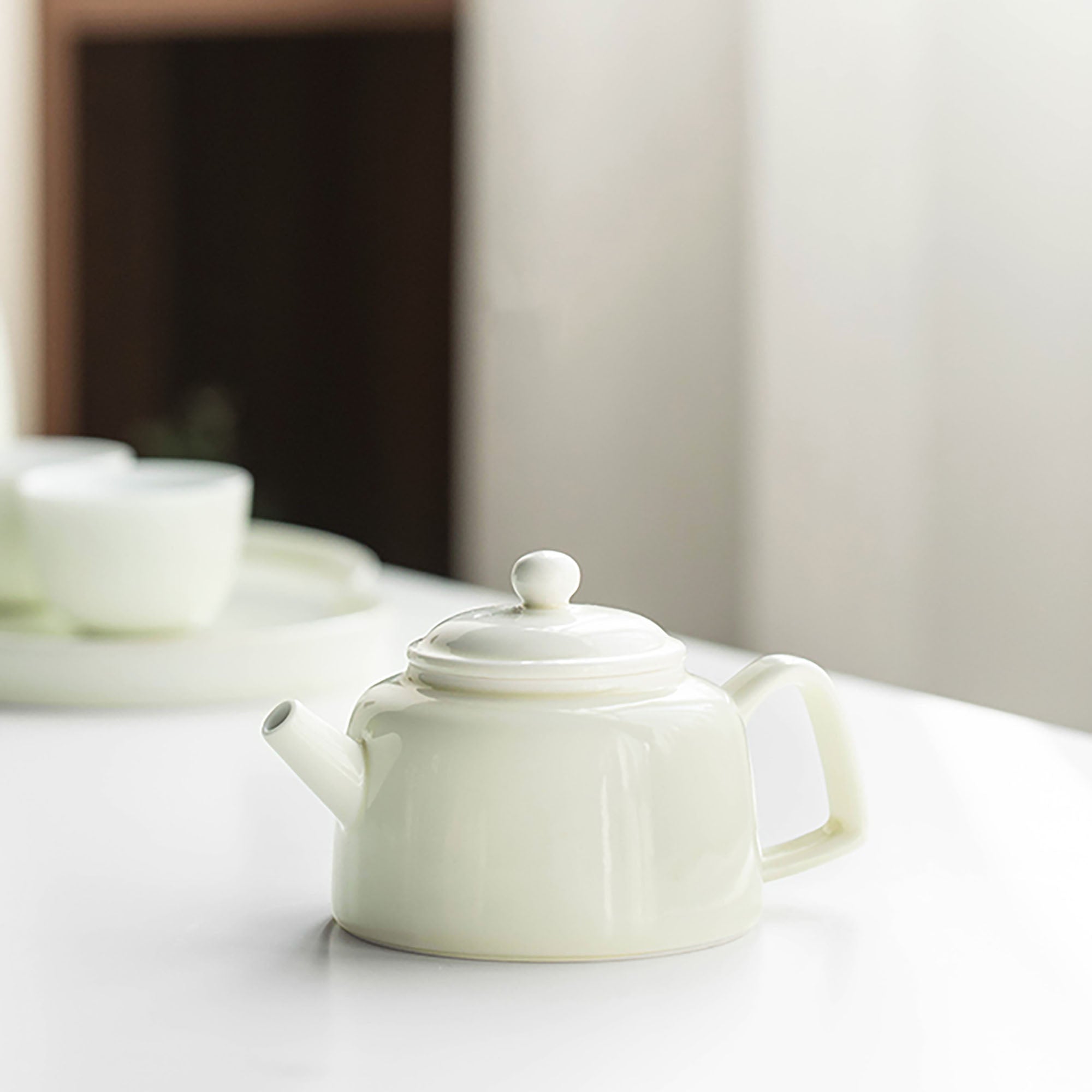 Théière en porcelaine avec émail Primevère innovant