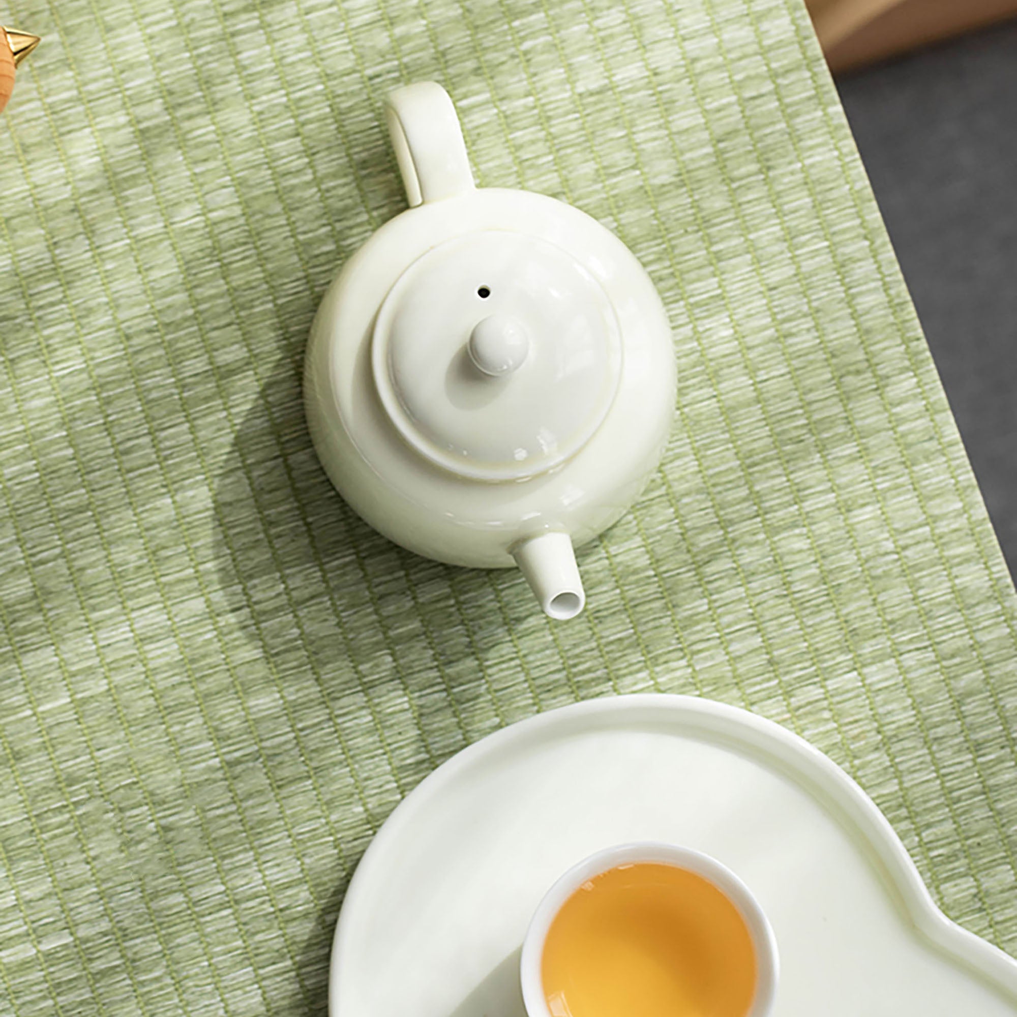 Théière en porcelaine avec émail Primevère innovant