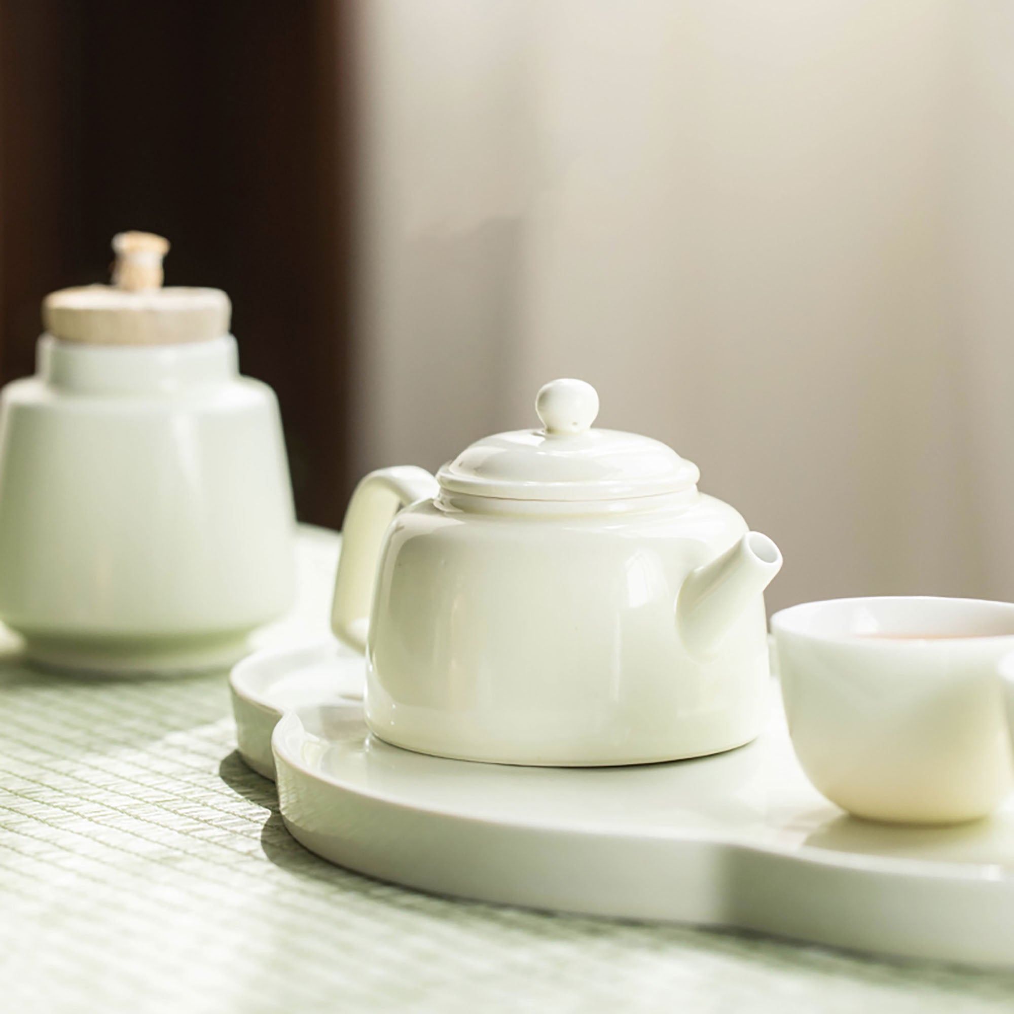 Théière en porcelaine avec émail Primevère innovant