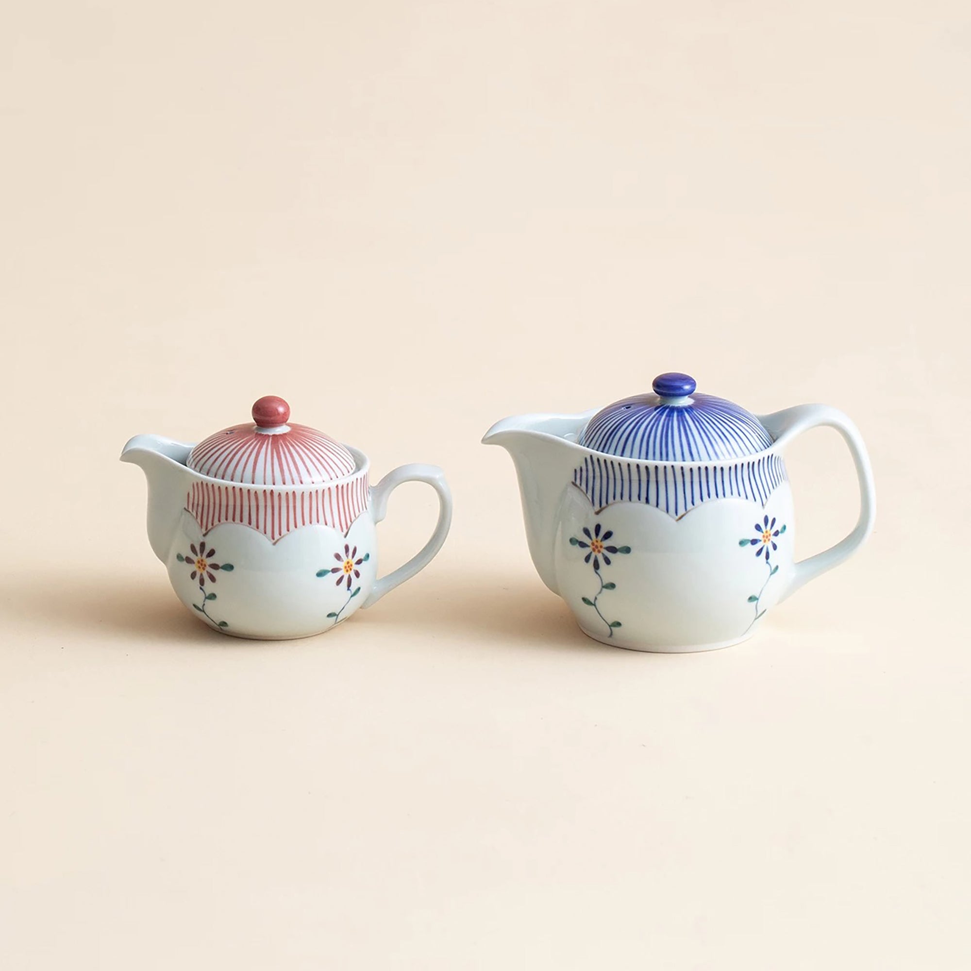 Théière en porcelaine Arita-yaki Yako-gama décor floral