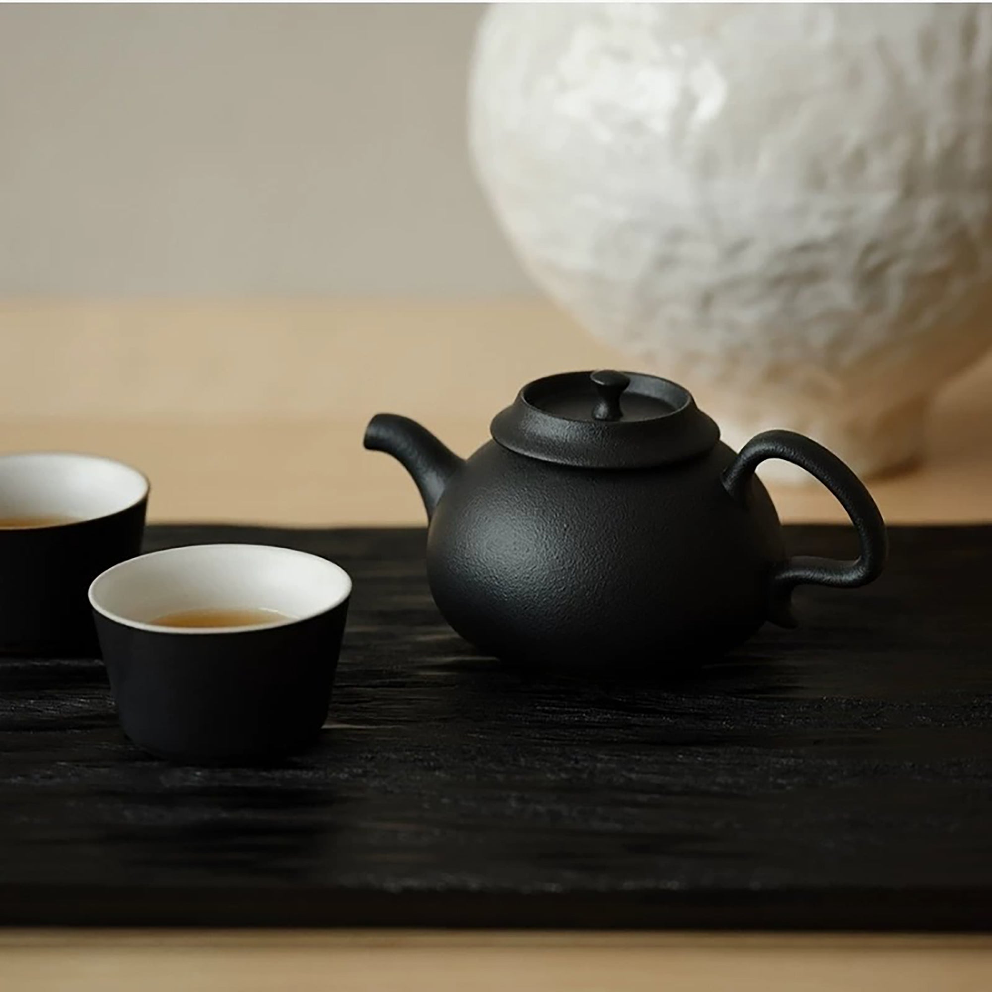 Théière en grès noir mat