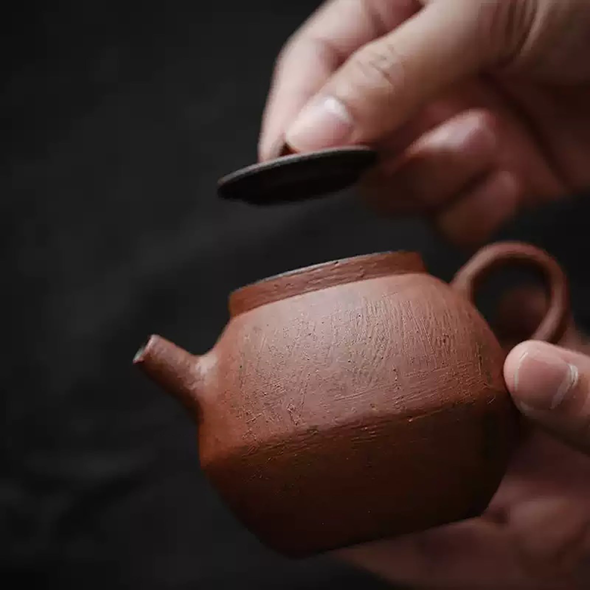 Théière en argile style rétro